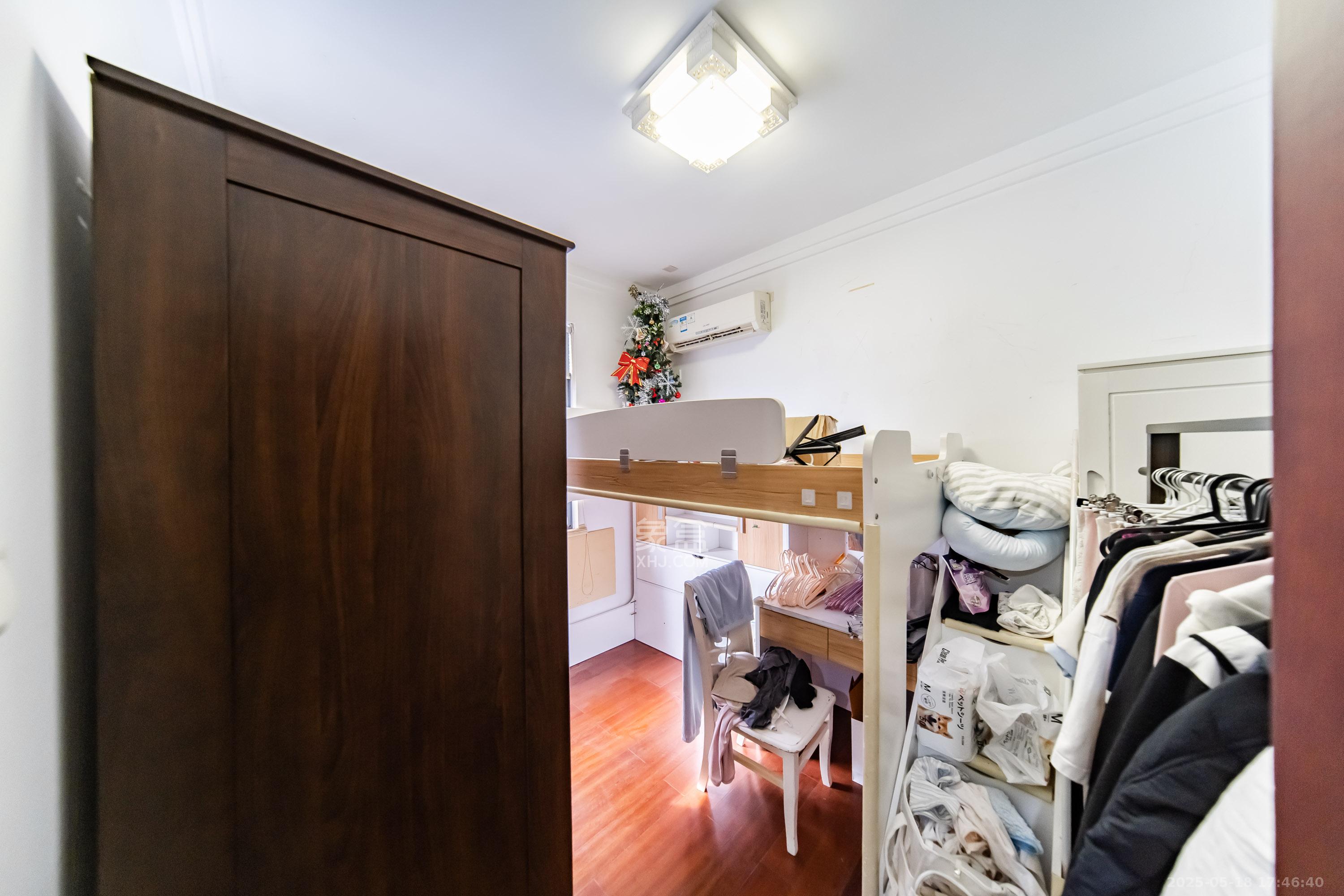 阳光100三期  2室2厅1卫    75.0万 阳光100三期  2室2厅1卫    75.0万卧室