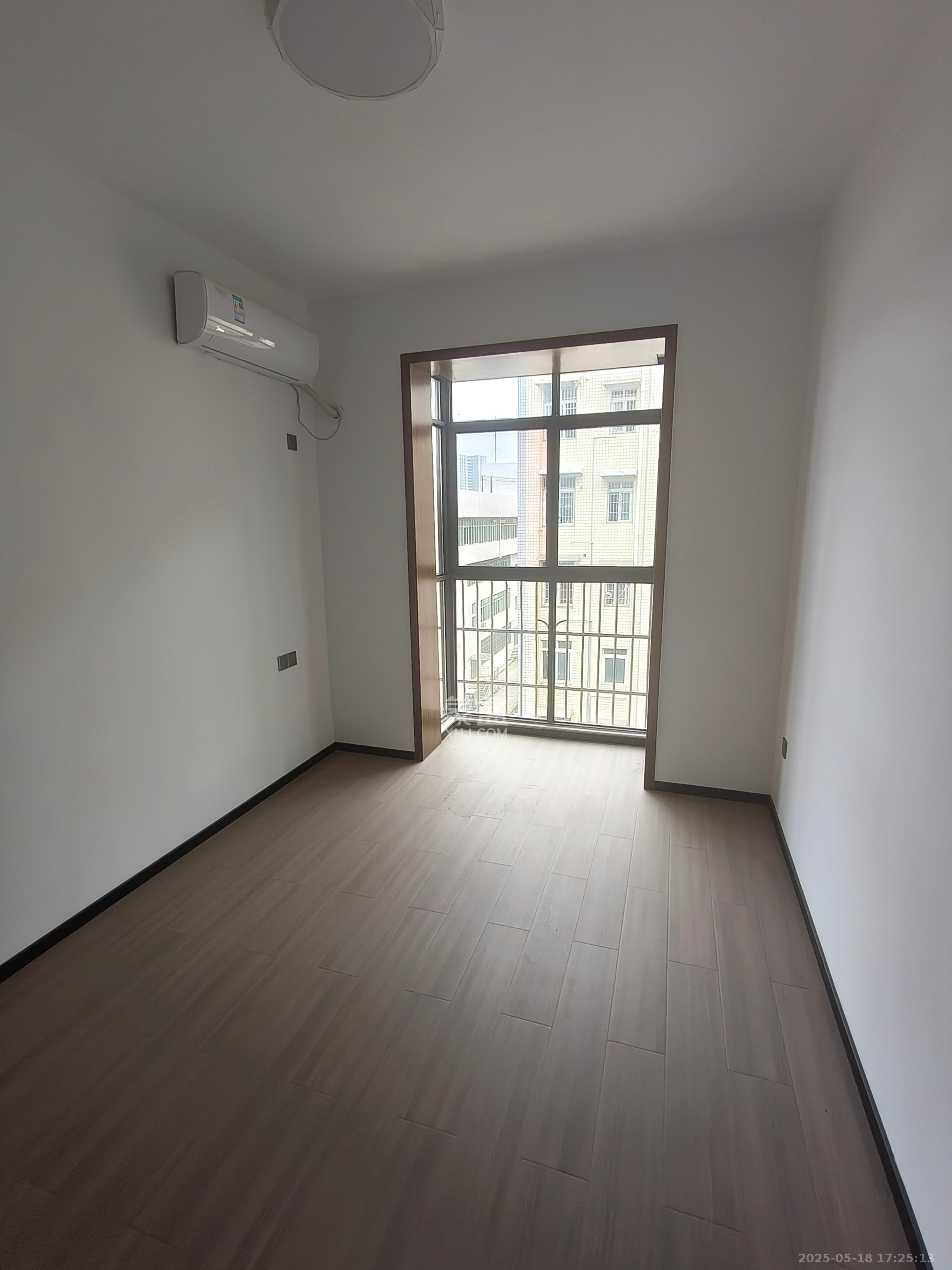 红星农博住宅小区（佳英农博小区）  3室2厅2卫    2500.0元/月室内图