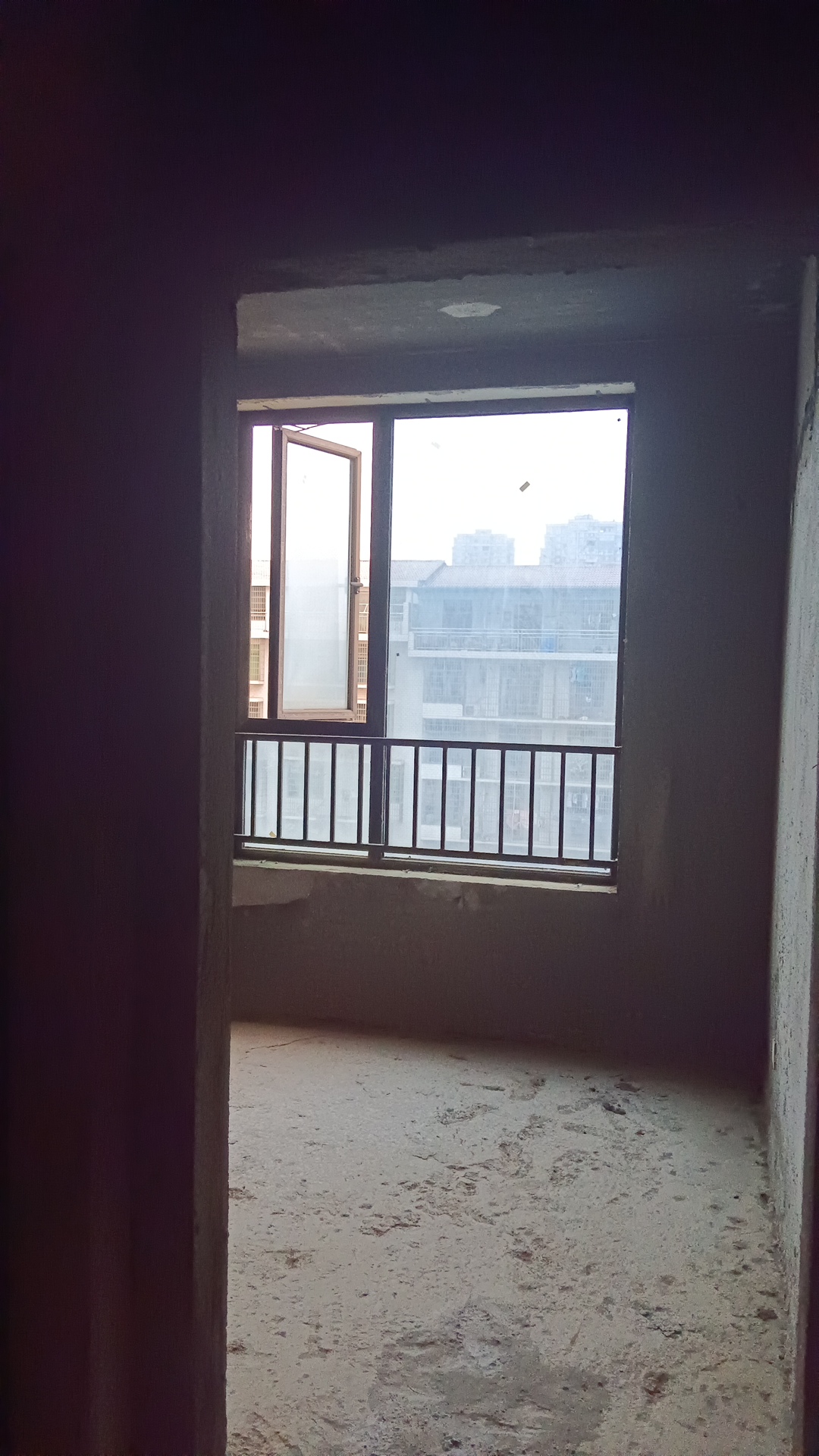 悦江山 6室2厅4卫 120.0万 悦江山 6室2厅4卫 120.0万客厅