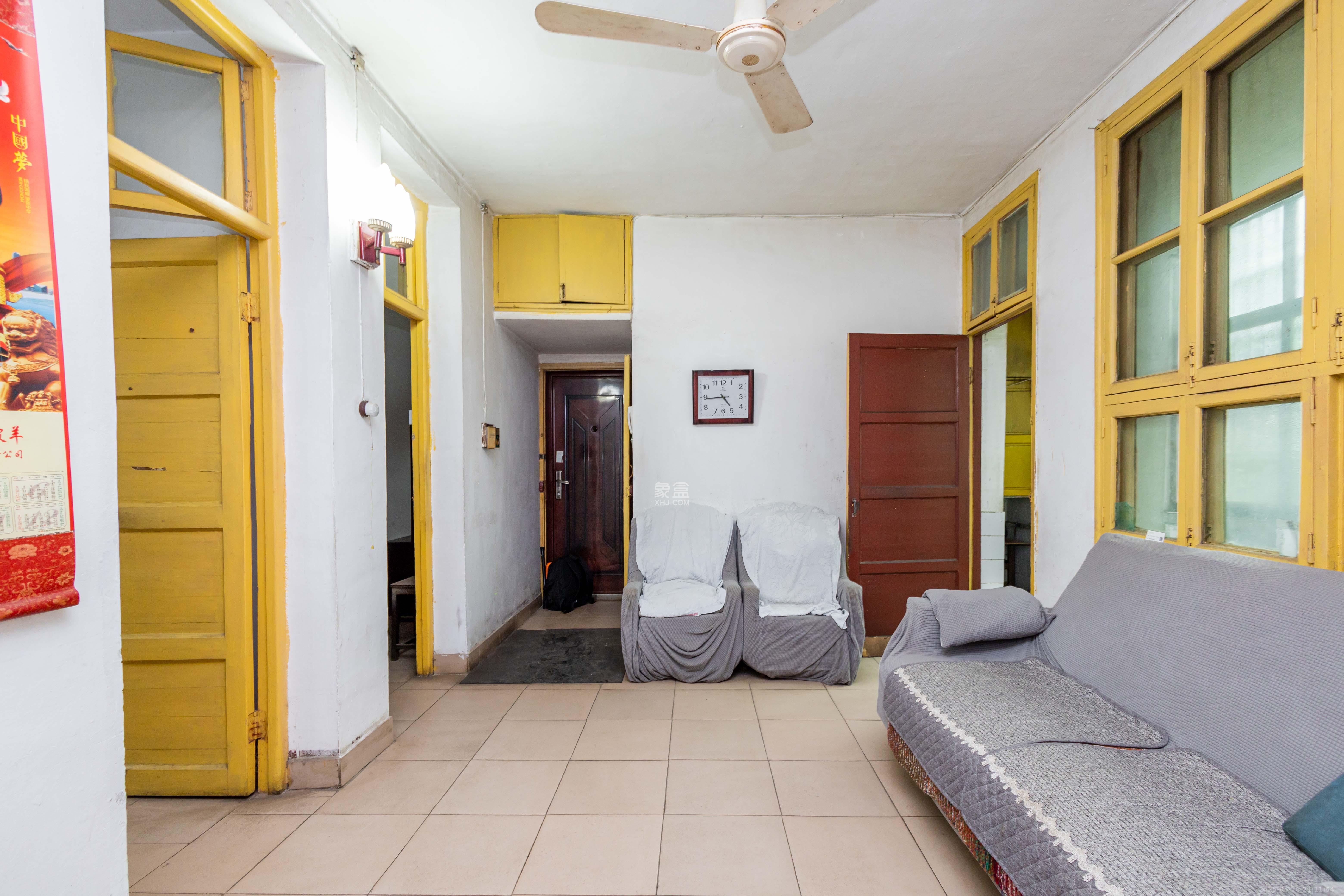 三六一四厂宿舍 2室2厅1卫 24.8万 三六一四厂宿舍 2室2厅1卫 24.8万客厅