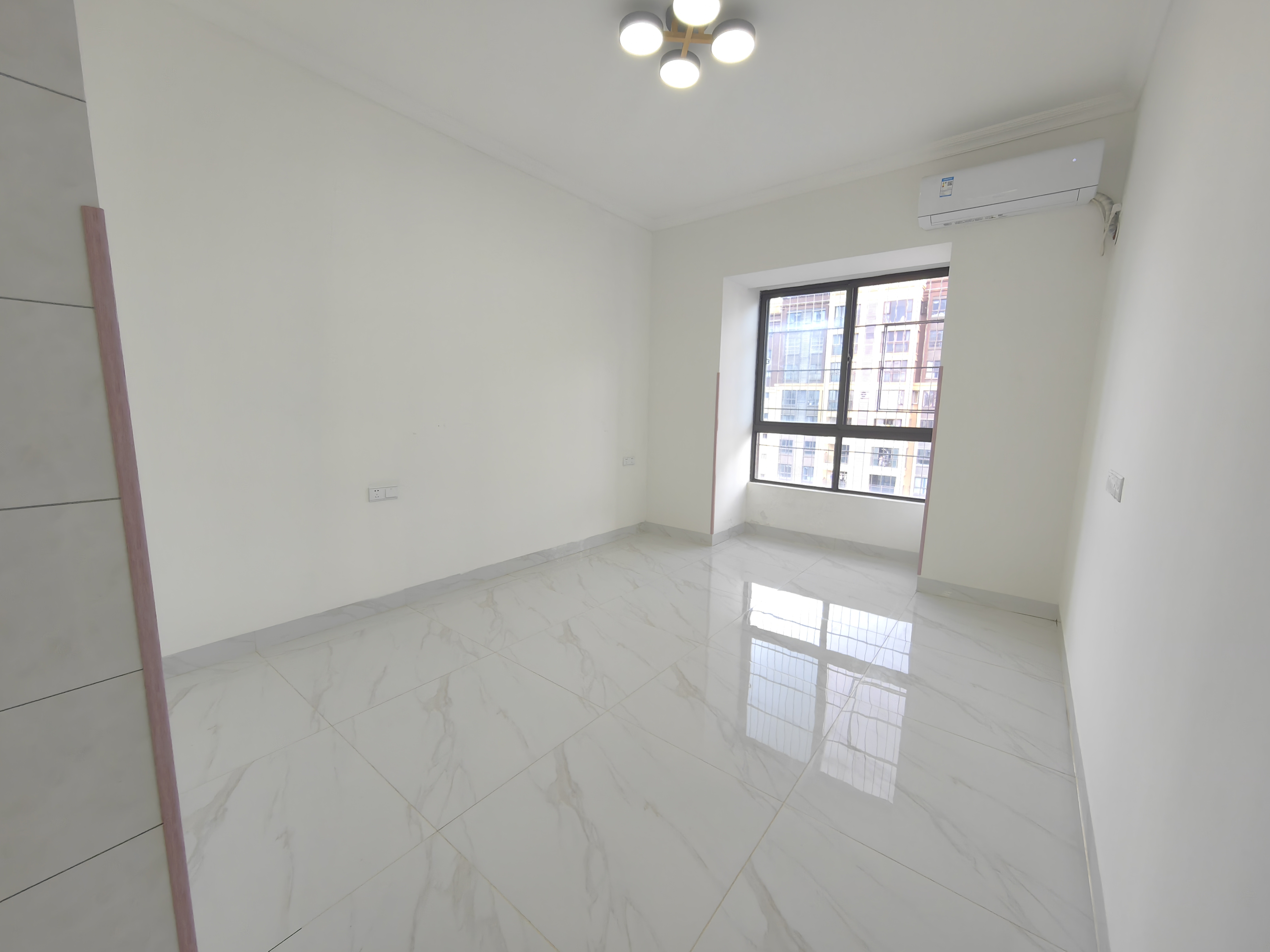 怡和湖城大境 5室2厅2卫 6000.0元/月 怡和湖城大境 5室2厅2卫 6000.0元/月室内图