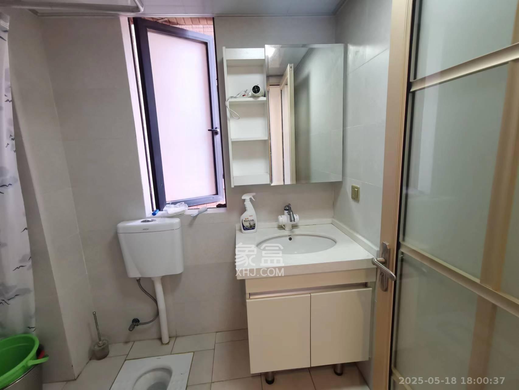 三一街区  3室2厅2卫   2300.00元/月室内图