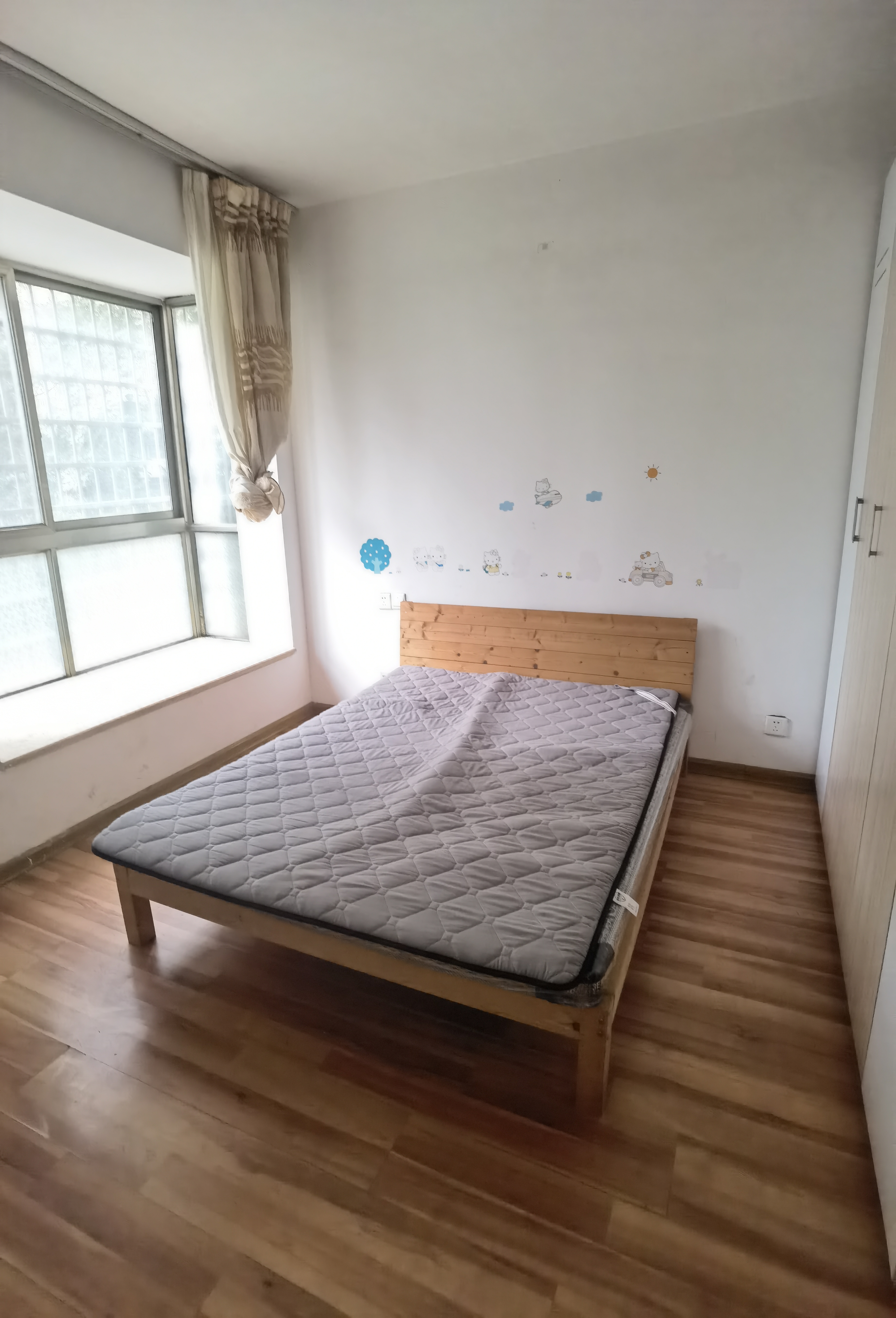 东方豪苑 4室2厅2卫 80.8万 东方豪苑 4室2厅2卫 80.8万客厅