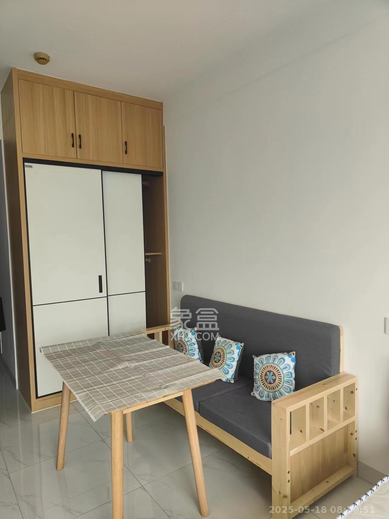 卓越江岸 1室1厅1卫 1500.0元/月 卓越江岸 1室1厅1卫 1500.0元/月室内图