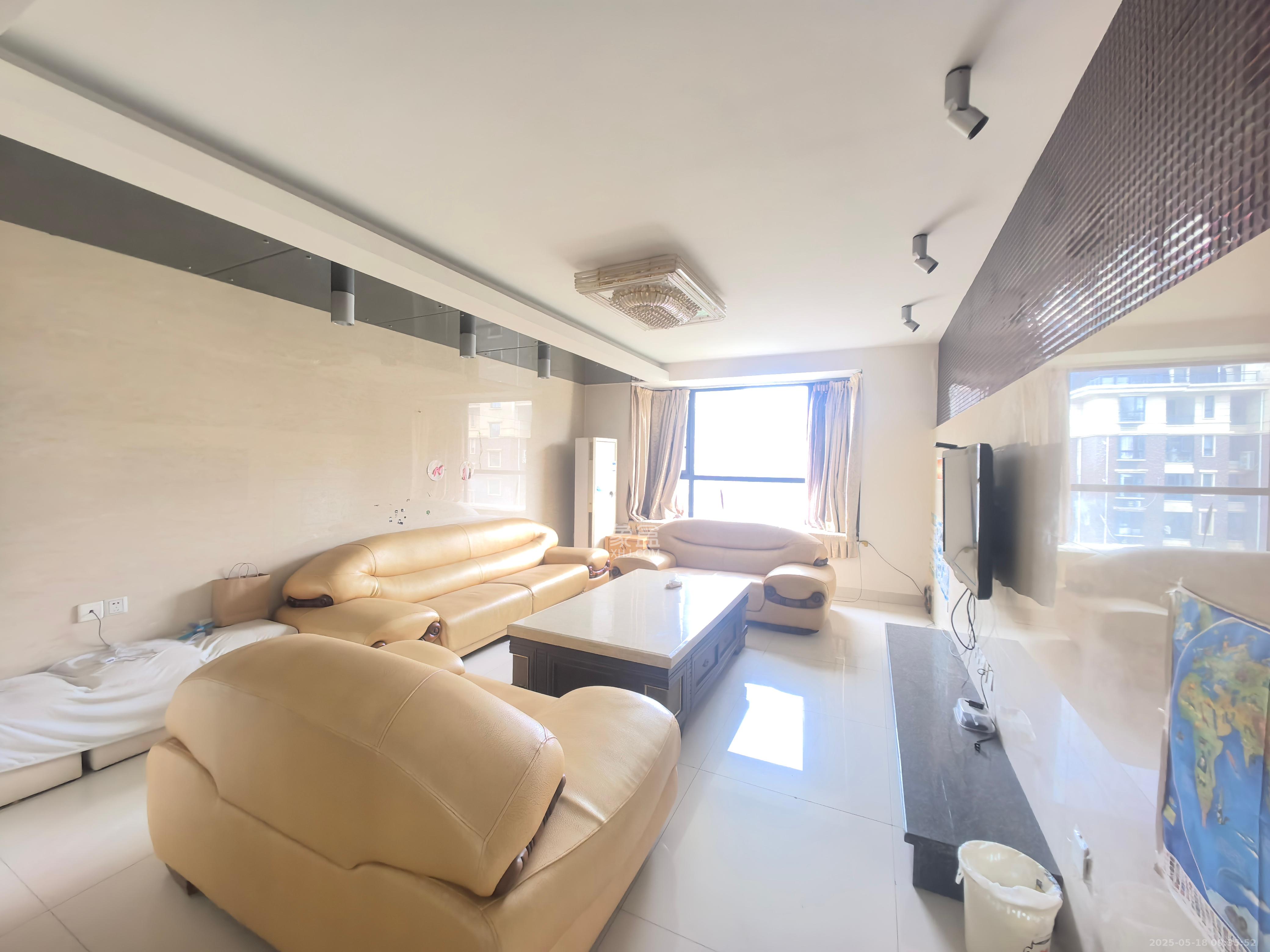 东方名苑臻嘉园  3室2厅3卫    98.8万 东方名苑臻嘉园  3室2厅3卫    98.8万客厅