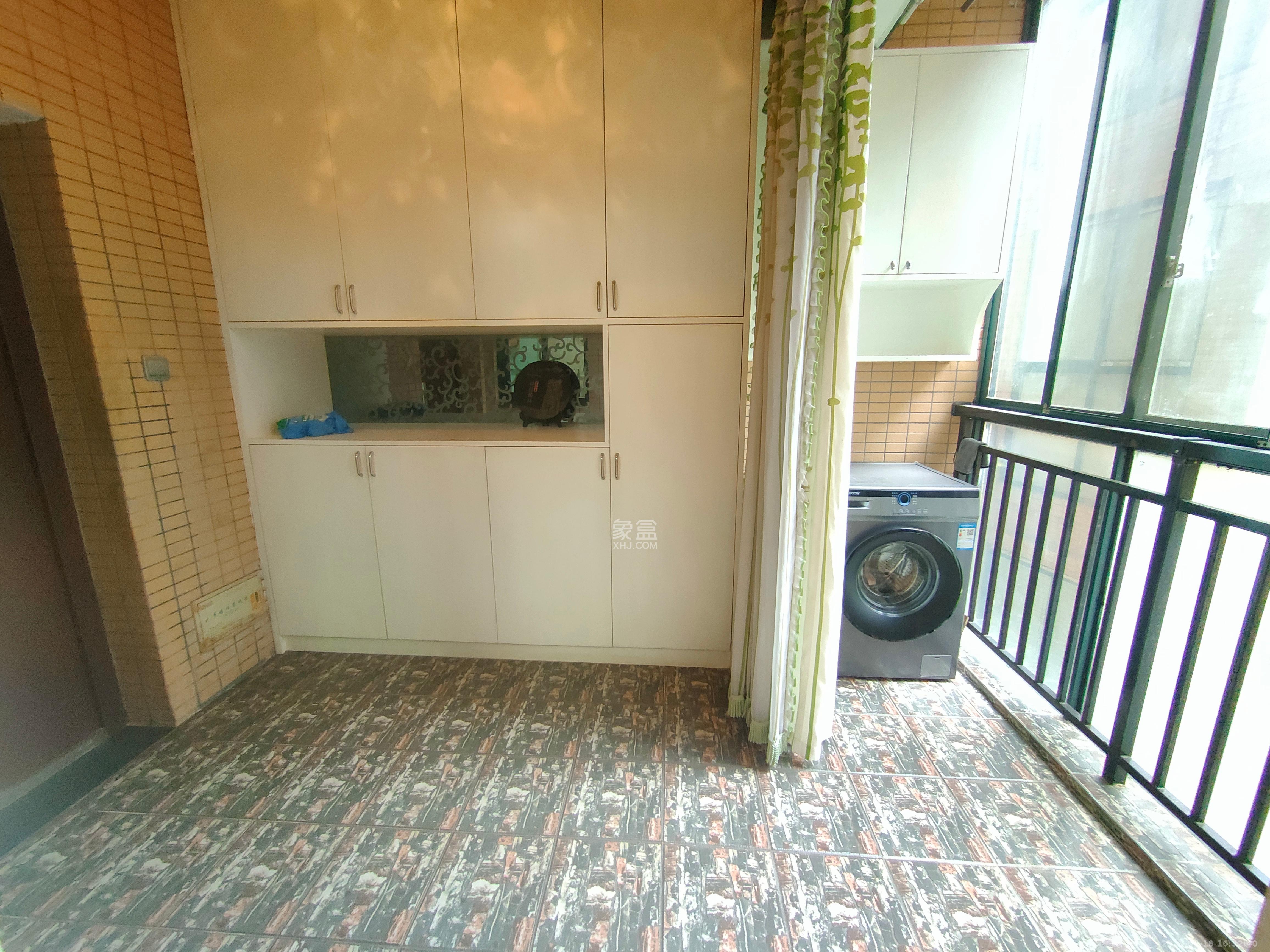 星城荣域  3室2厅2卫    3000.0元/月室内图
