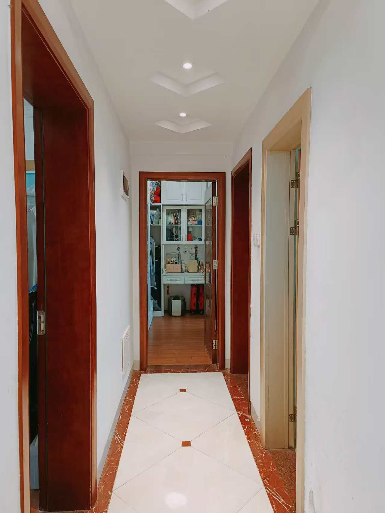 万达广场骏豪仕家(万达公馆) 3室2厅2卫 185.0万 万达广场骏豪仕家(万达公馆) 3室2厅2卫 185.0万室内图