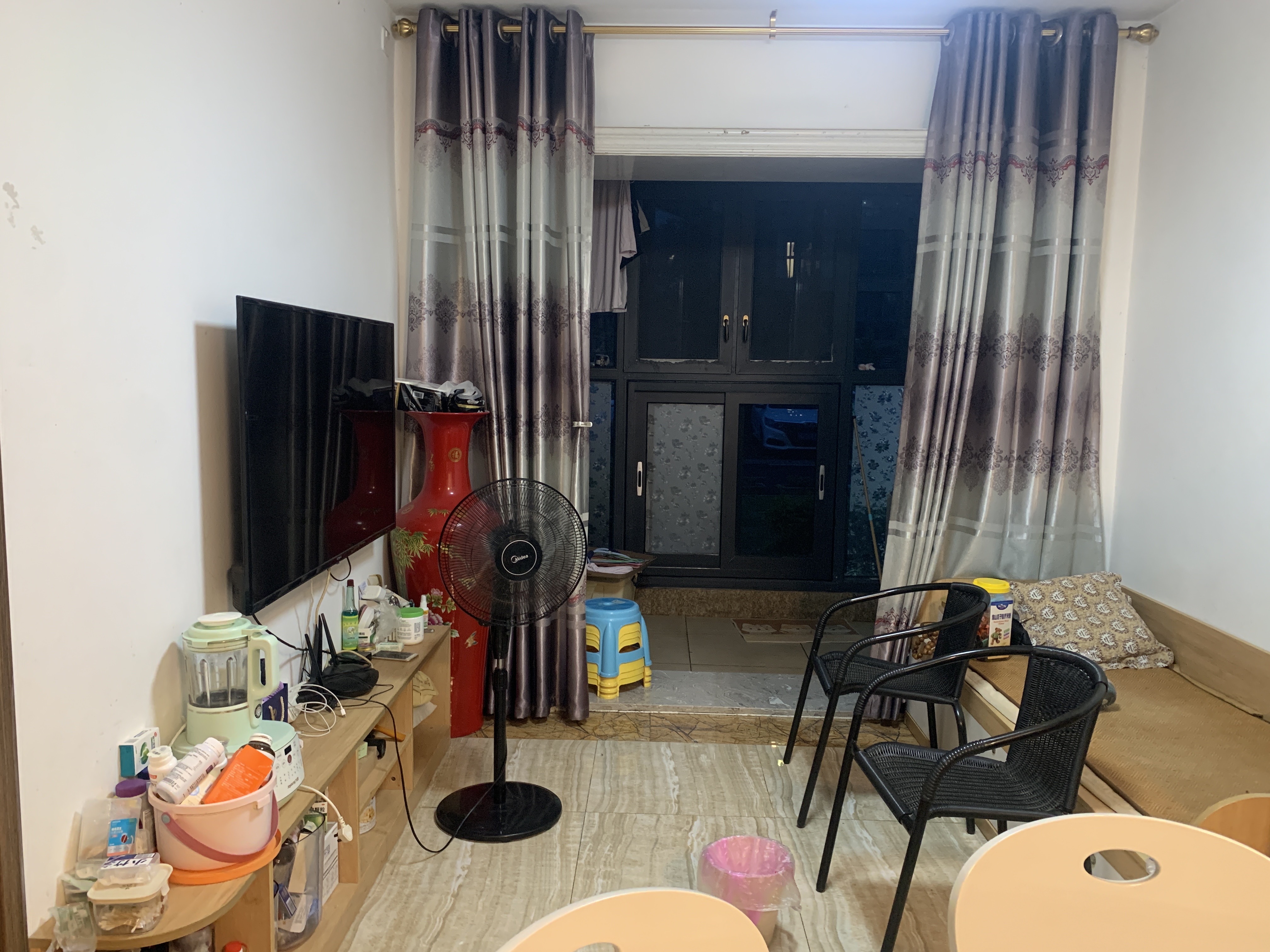 碧桂园一、二期(中央首府) 1室1厅1卫 98.0万 碧桂园一、二期(中央首府) 1室1厅1卫 98.0万客厅