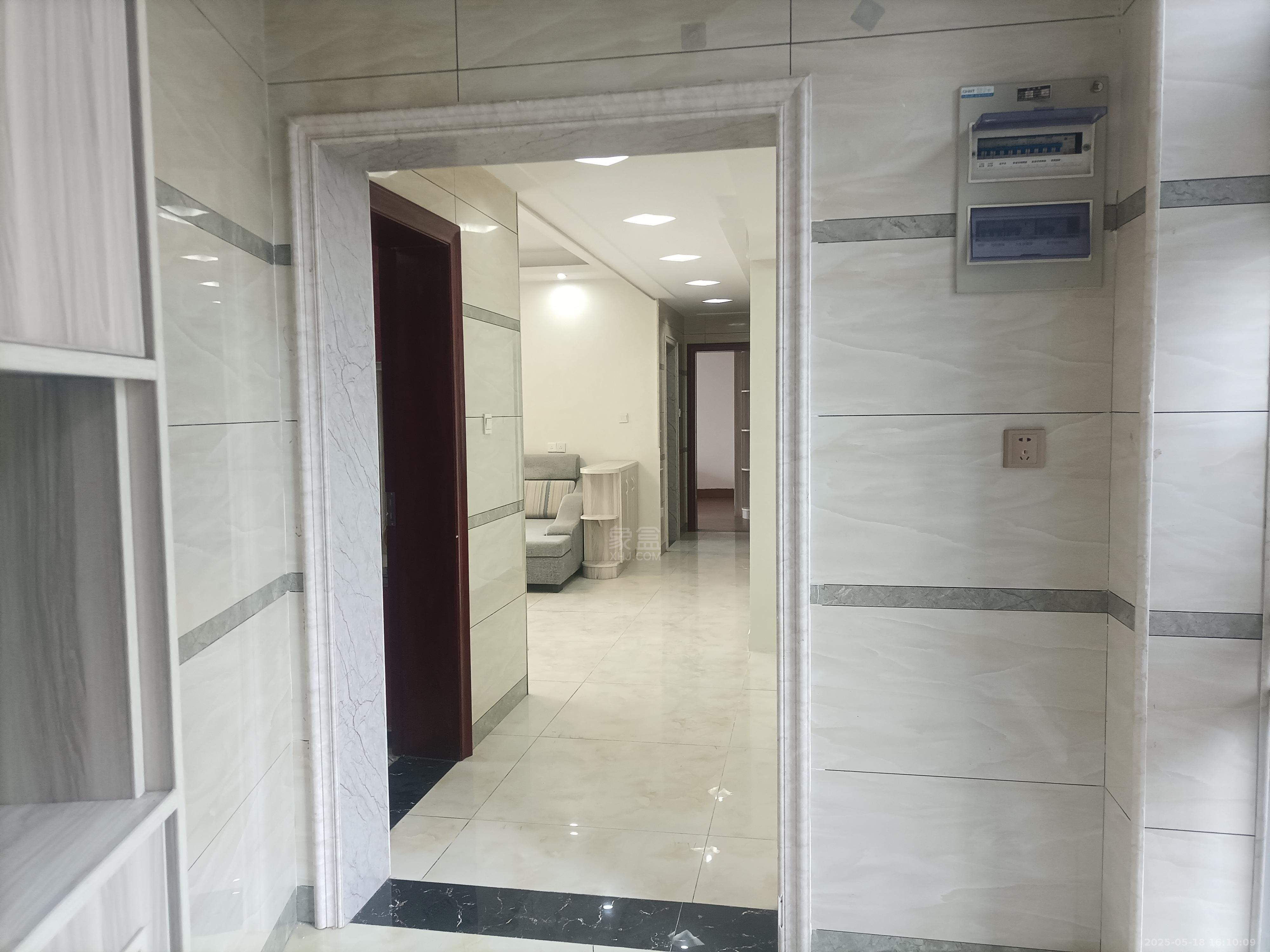 庐山一号 3室2厅2卫 2500.0元/月 庐山一号 3室2厅2卫 2500.0元/月室内图