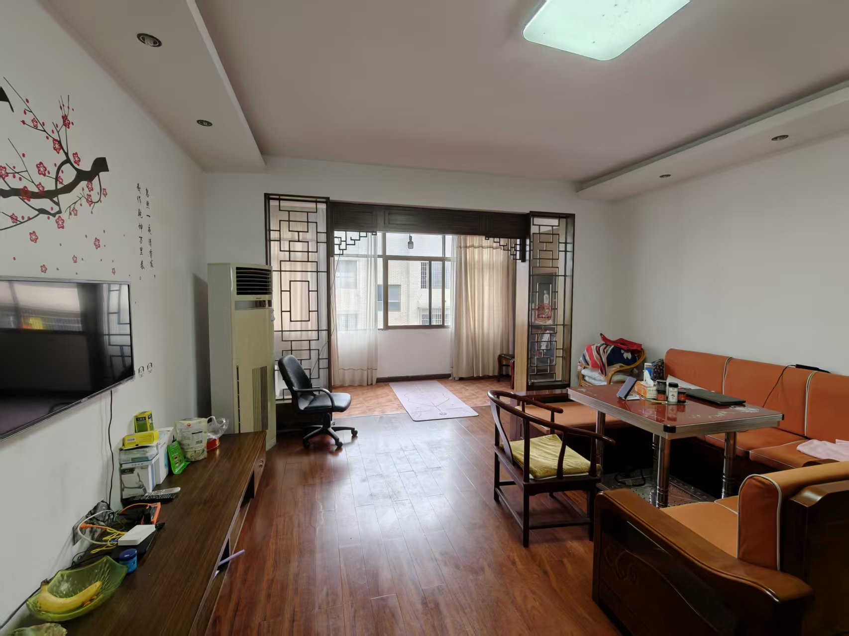 区教师新村 5室2厅2卫 86.0万 区教师新村 5室2厅2卫 86.0万客厅