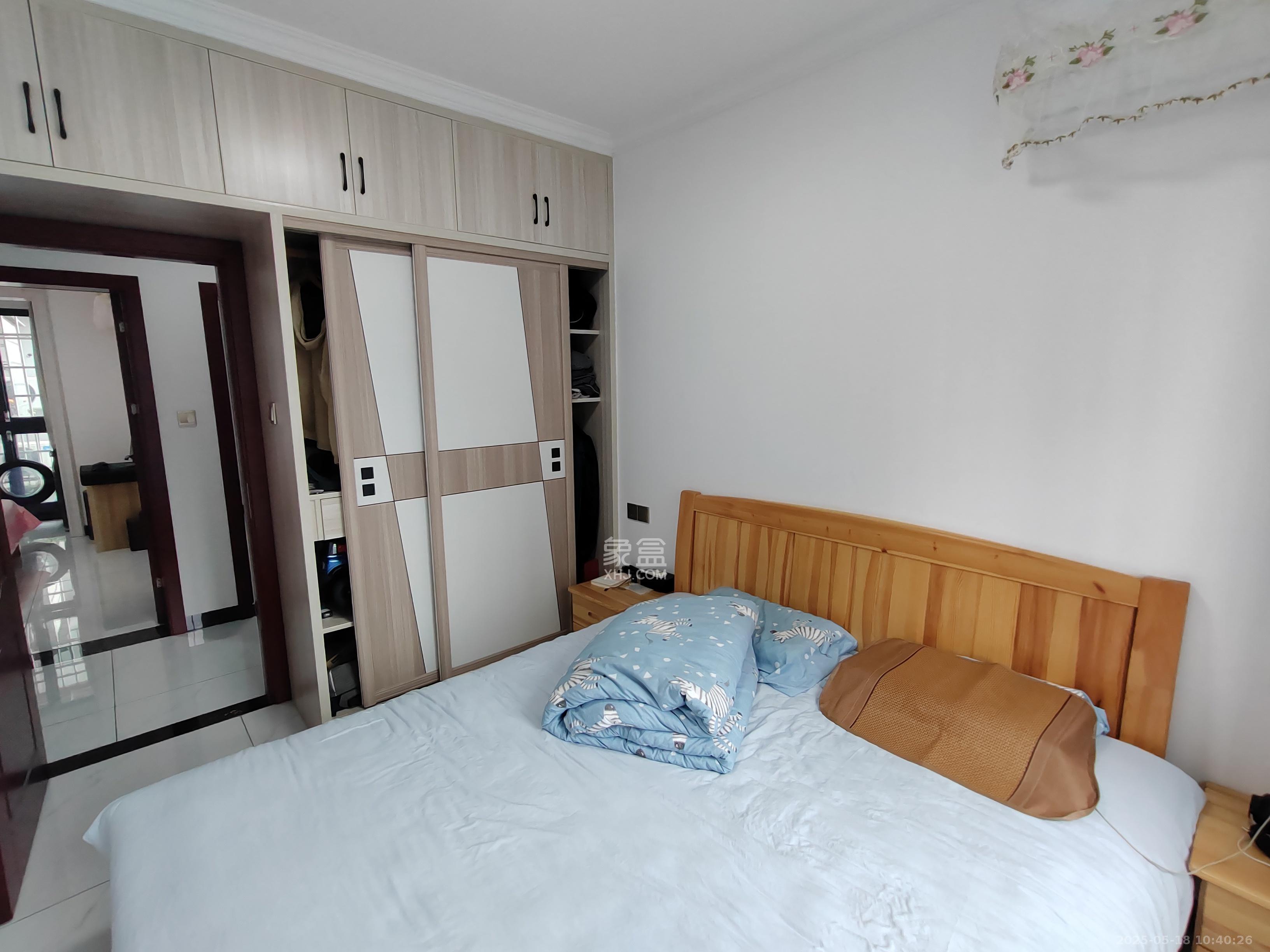 坪山家园  3室2厅2卫   2500.00元/月室内图