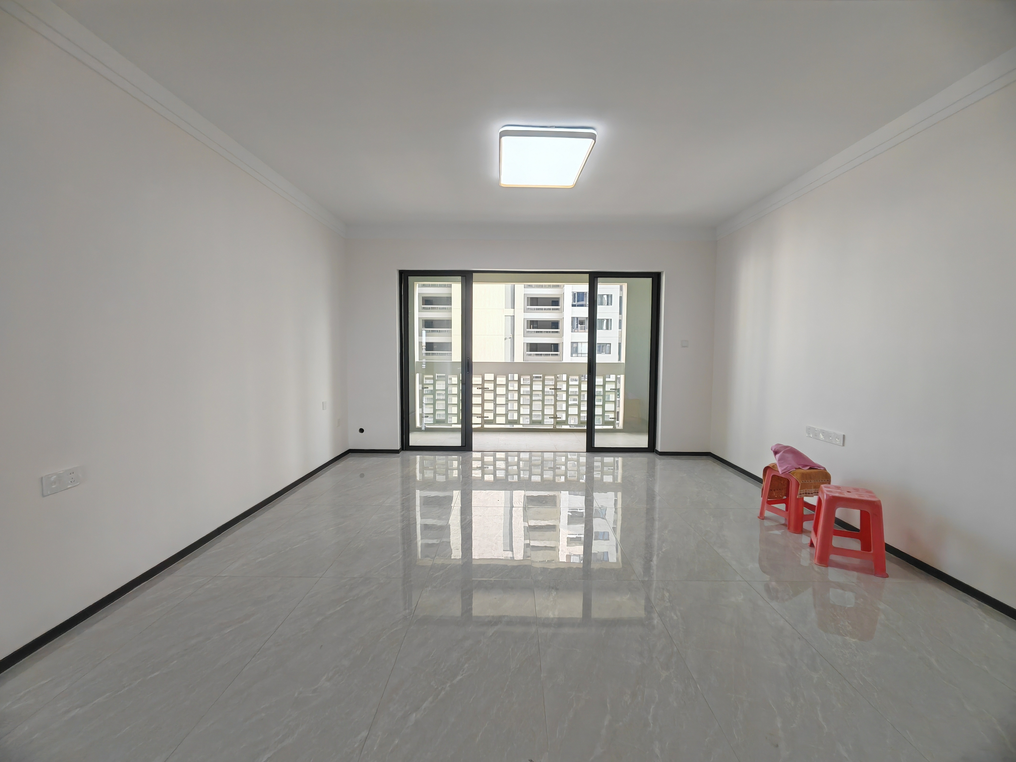 海府大院(海府路41号) 4室2厅2卫 4800.0元/月 海府大院(海府路41号) 4室2厅2卫 4800.0元/月室内图