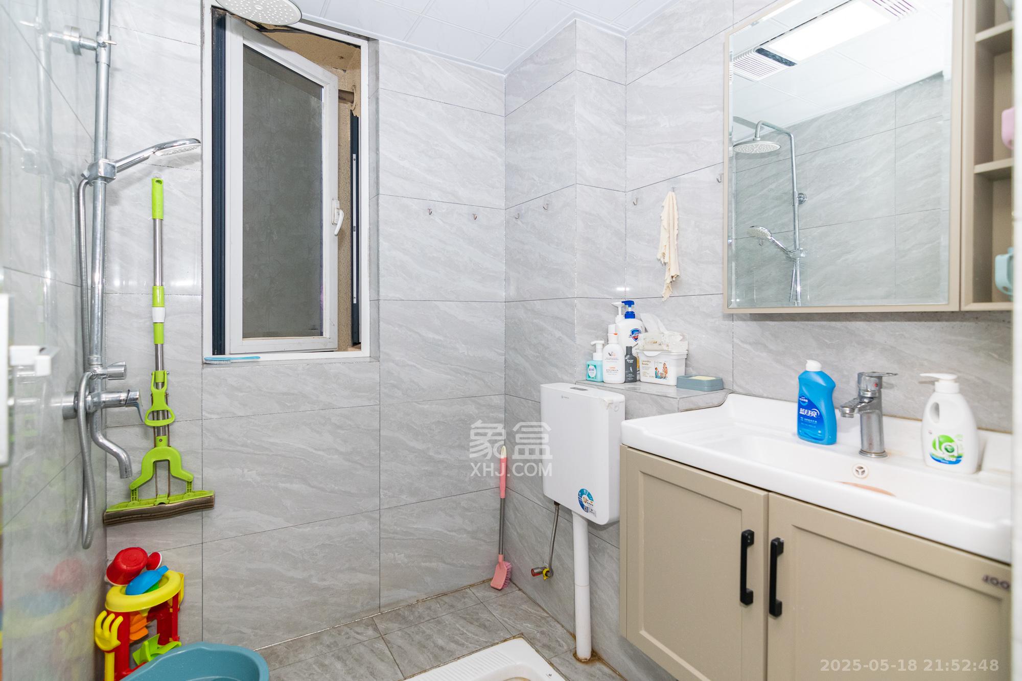 亿达智造小镇望天悦 3室2厅1卫 59.8万 亿达智造小镇望天悦 3室2厅1卫 59.8万卫生间