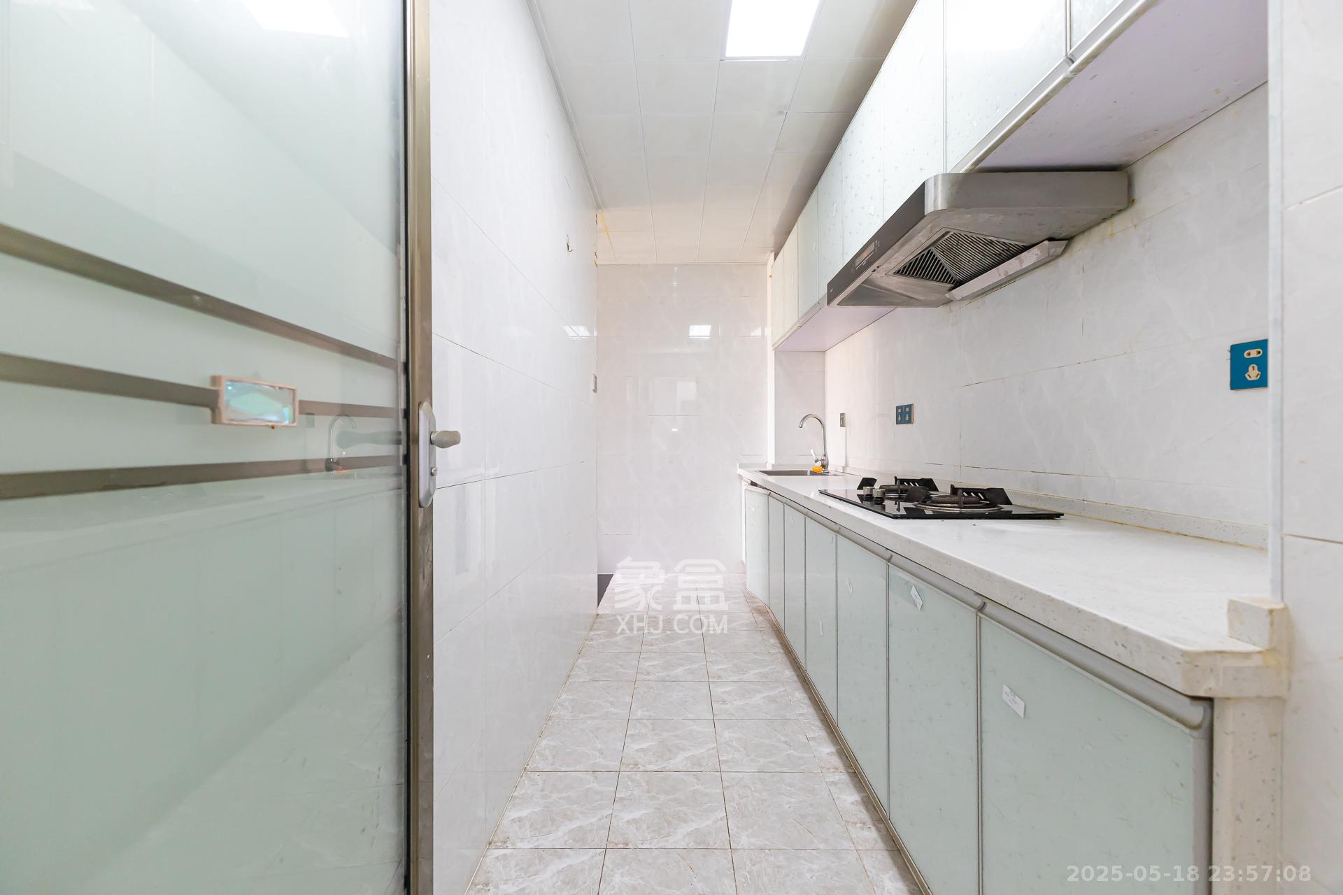 明发国际城  3室2厅1卫    80.0万厨房