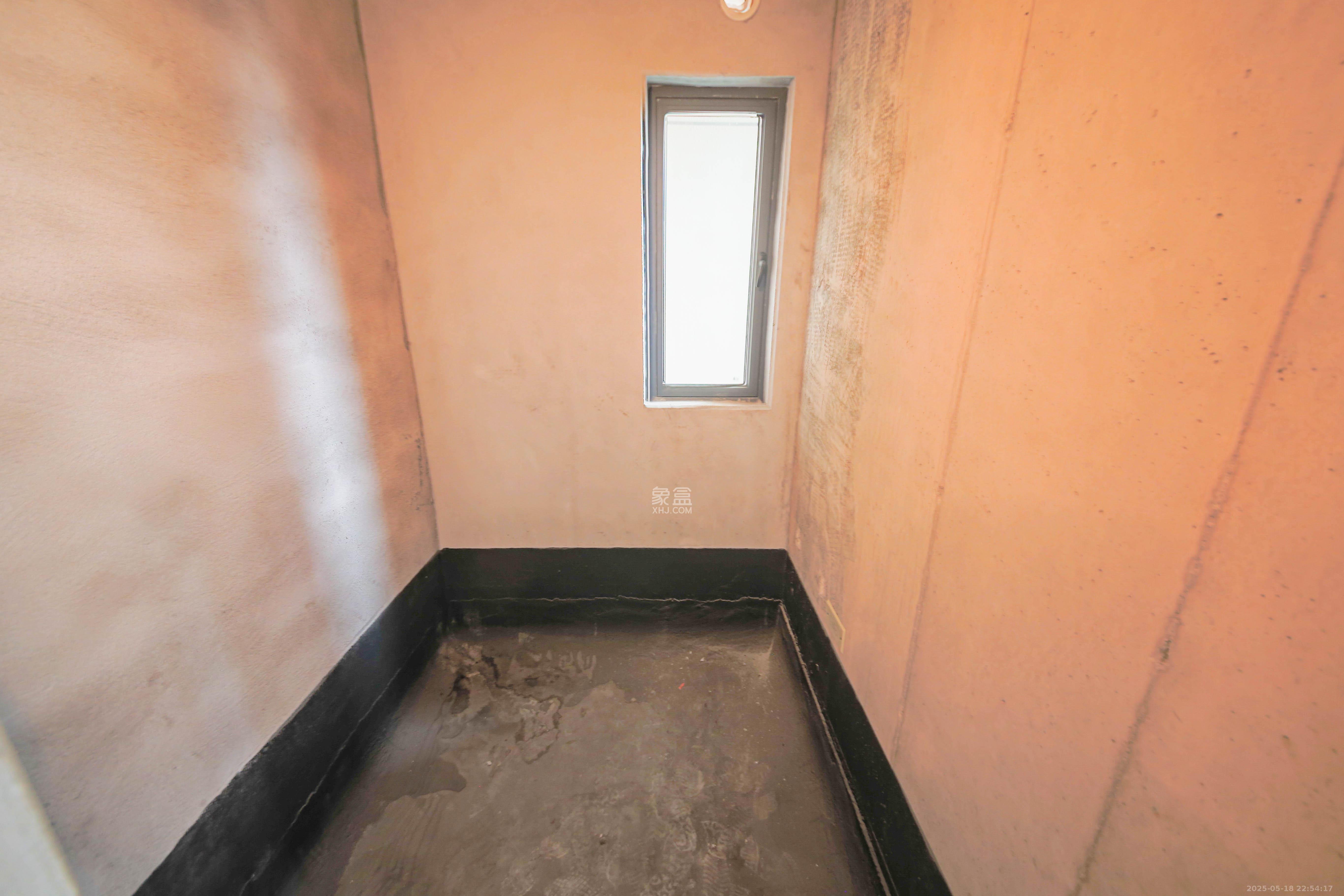 中建钰和城  4室2厅2卫   180.00万卫生间