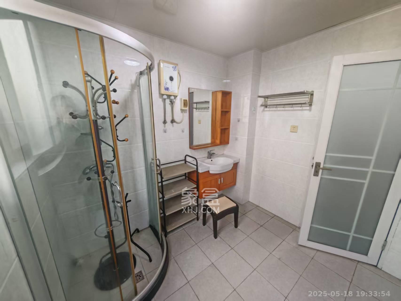 天城湖光山色  4室2厅2卫    3400.0元/月 天城湖光山色  4室2厅2卫    3400.0元/月室内图