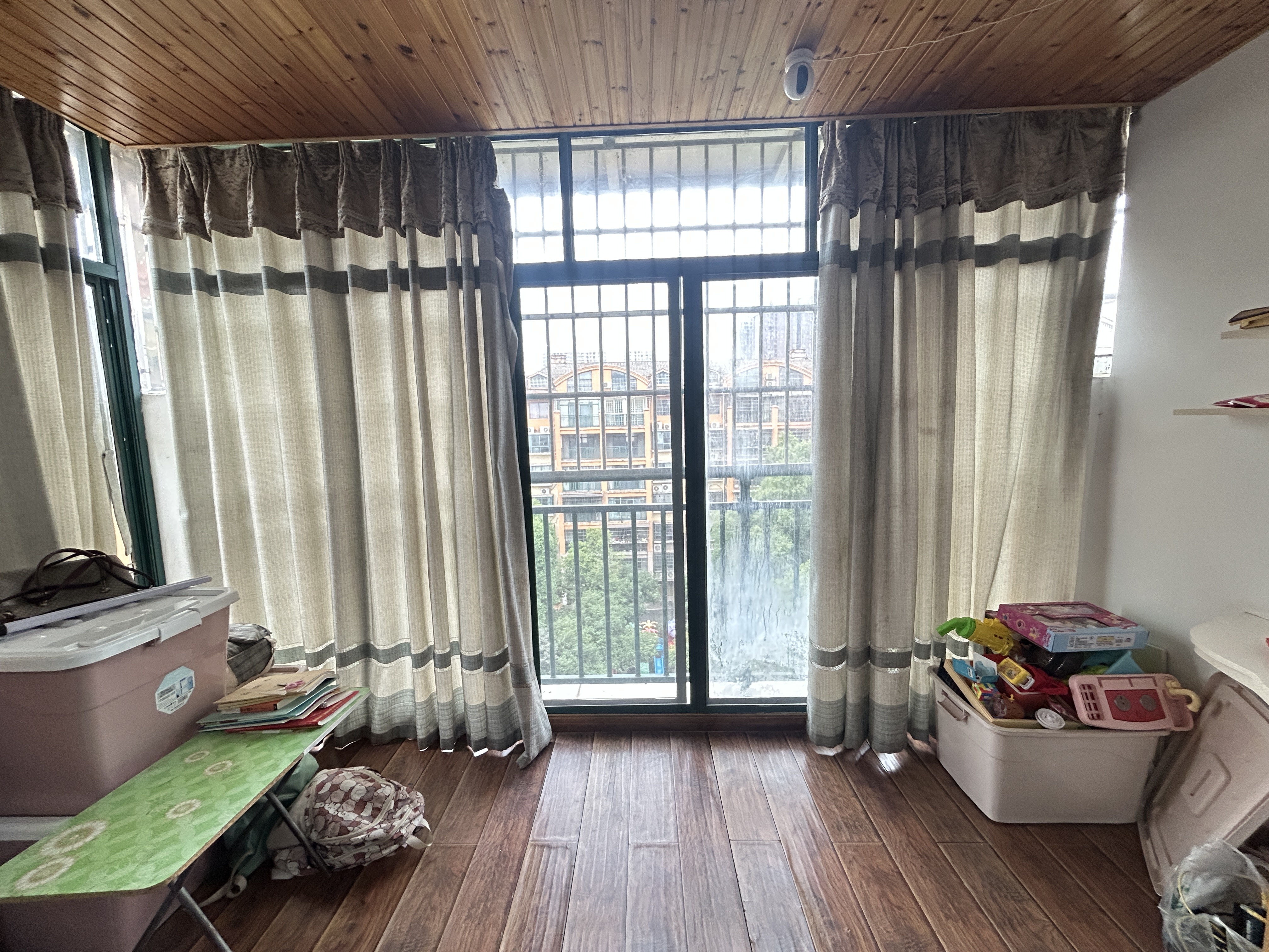 香槟花苑 5室2厅2卫 1500.0元/月 香槟花苑 5室2厅2卫 1500.0元/月室内图