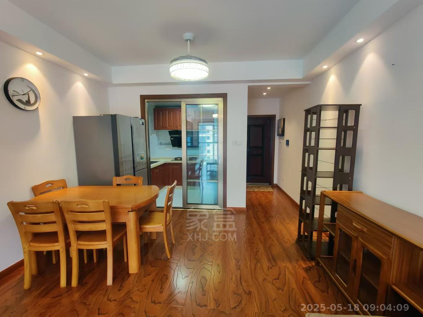 春藤小镇 3室2厅1卫 2200.0元/月 春藤小镇 3室2厅1卫 2200.0元/月室内图