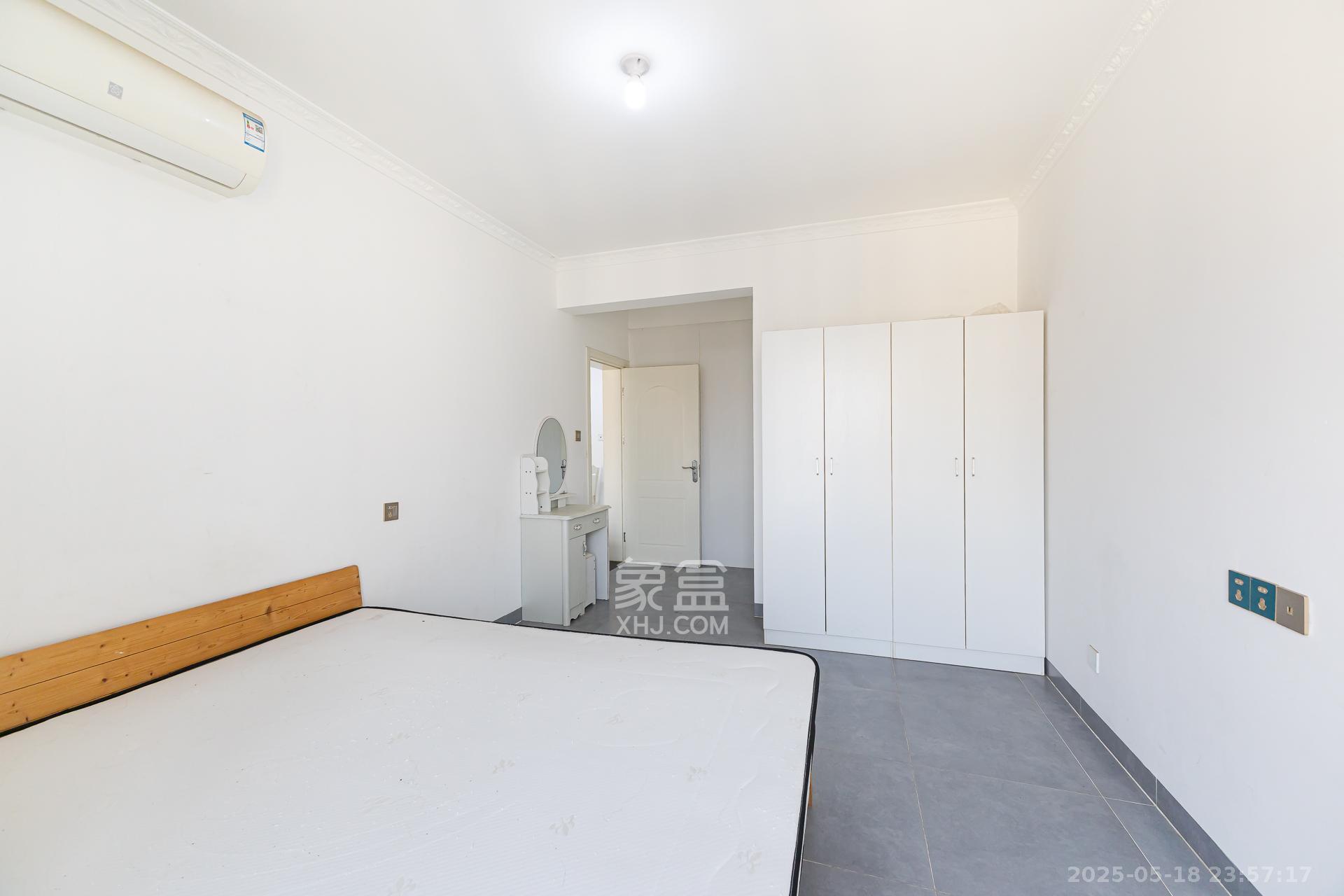 明发国际城  3室2厅1卫    80.0万卧室