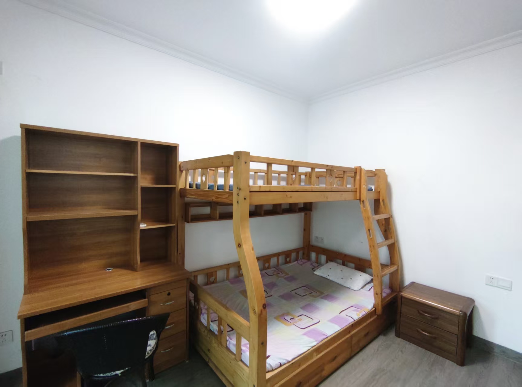 合胜广场  1室2厅2卫   1500.00元/月室内图