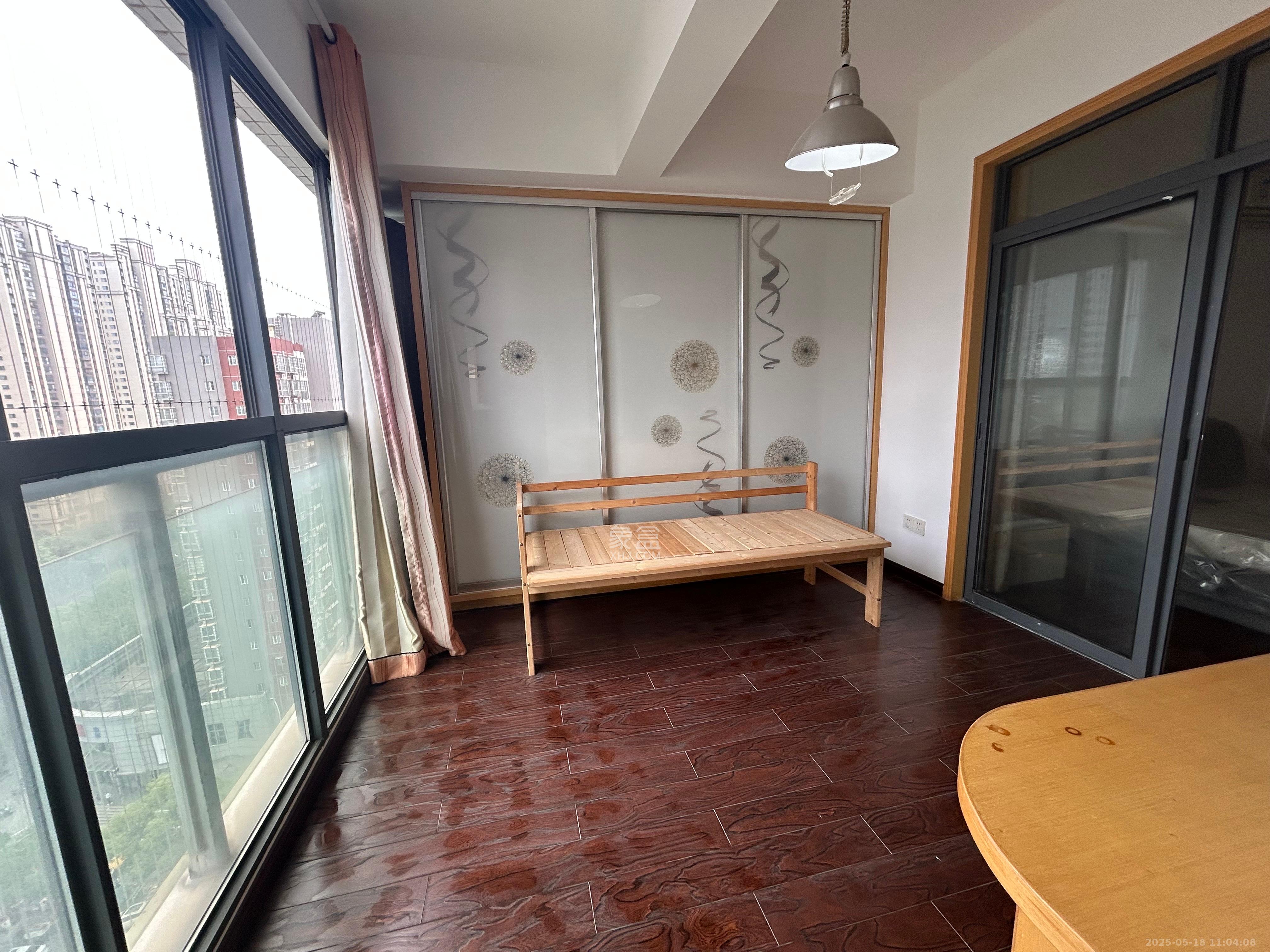 恒基凯旋门一二期  1室2厅1卫   2200.00元/月室内图