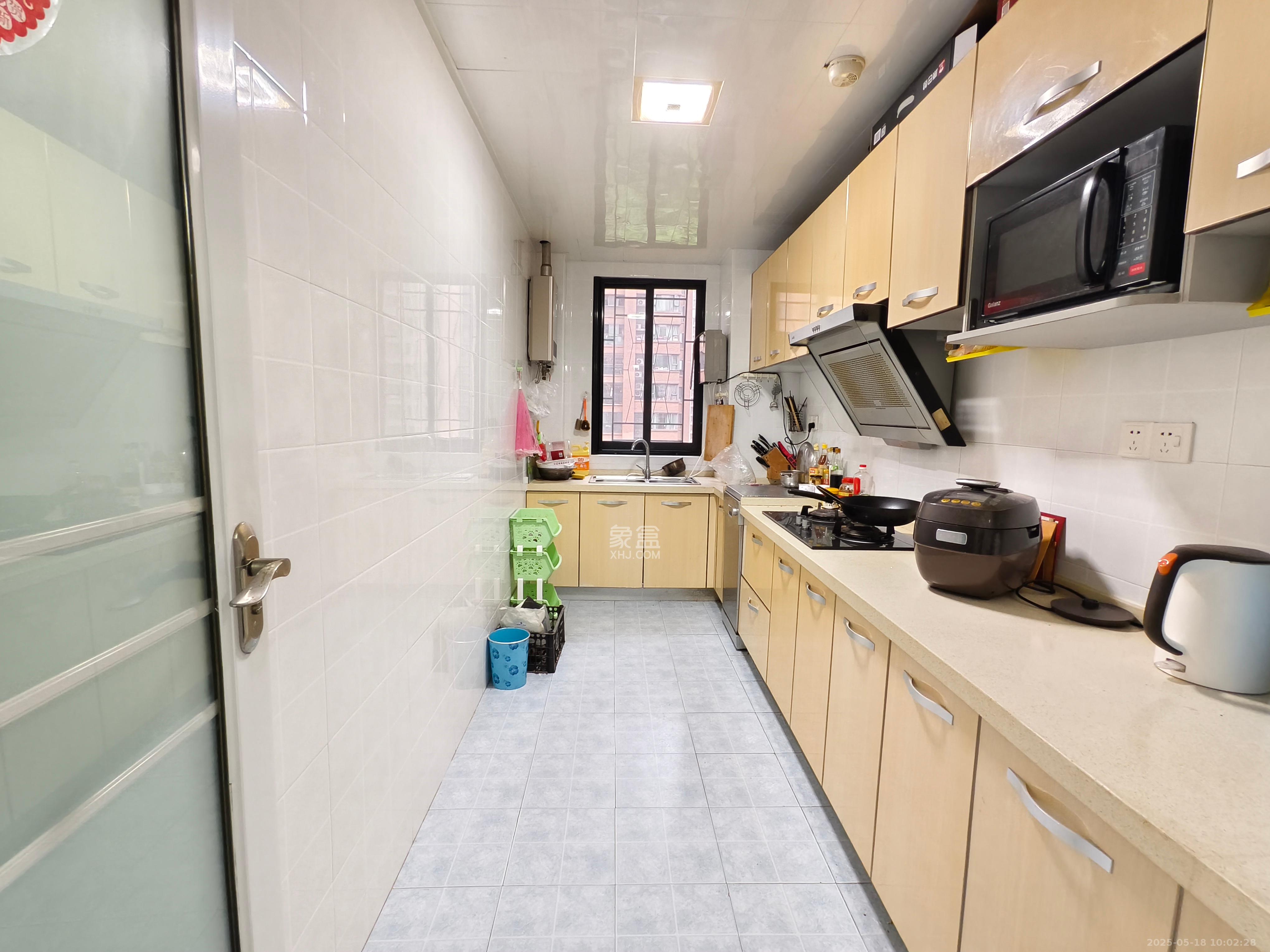 三一街区  4室2厅2卫   2400.00元/月室内图