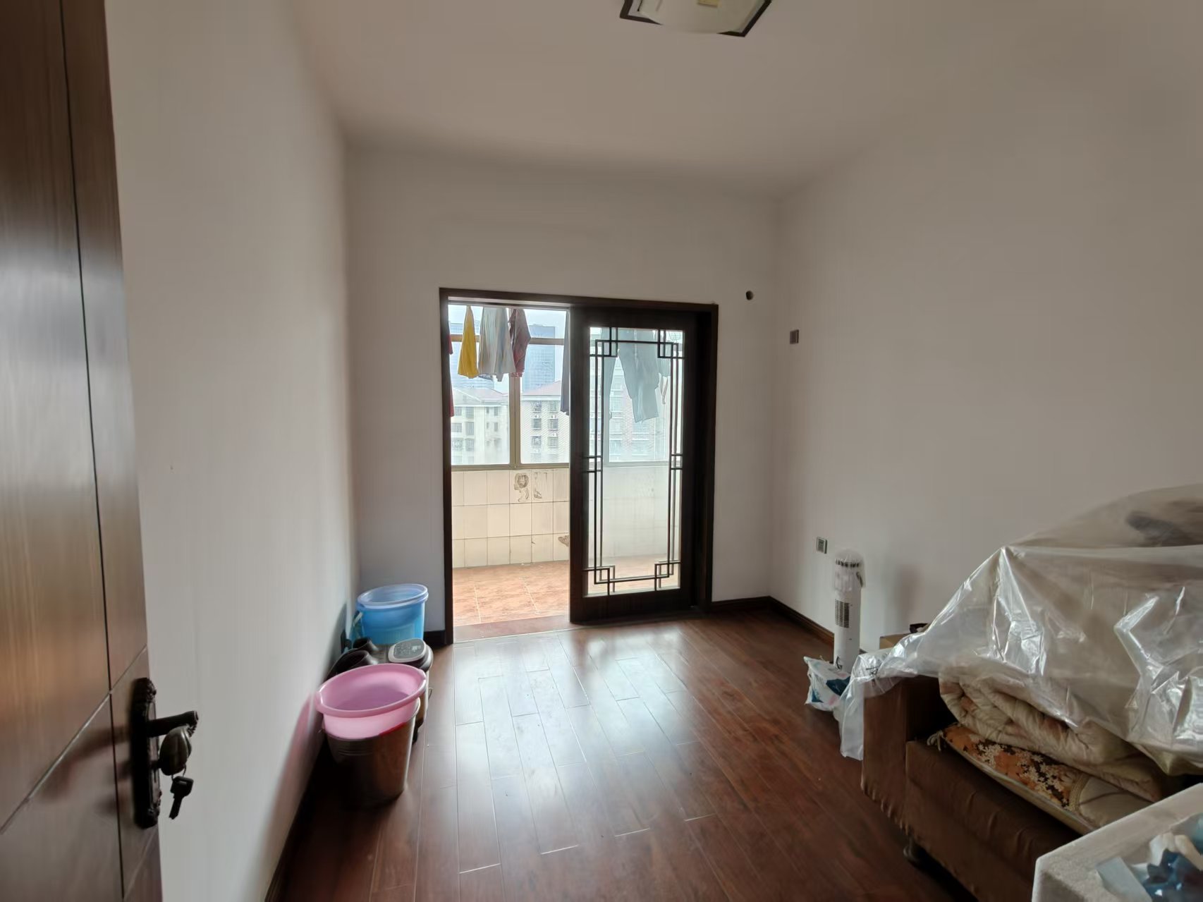 区教师新村 5室2厅2卫 86.0万 区教师新村 5室2厅2卫 86.0万客厅