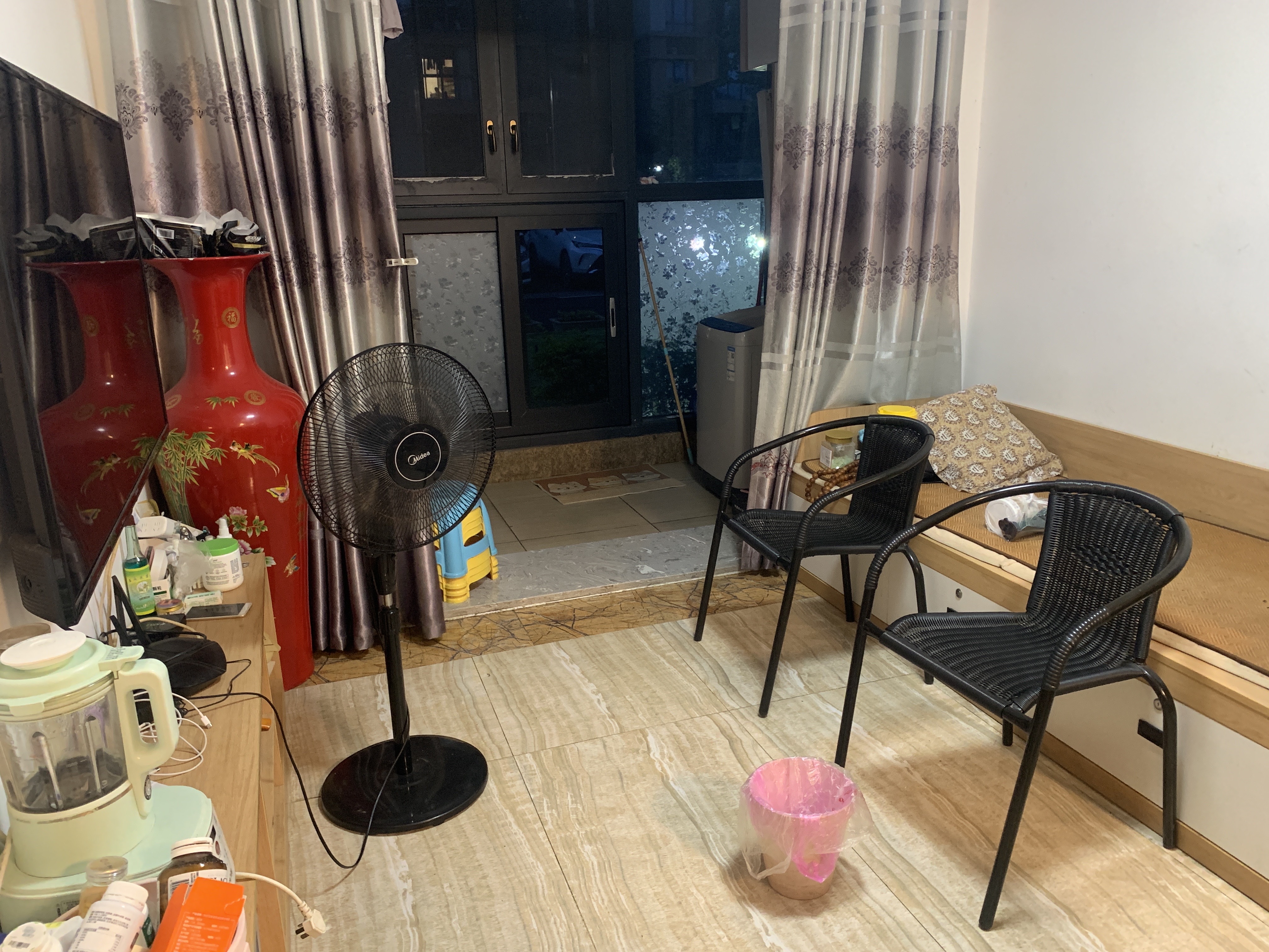 碧桂园一、二期(中央首府) 1室1厅1卫 98.0万 碧桂园一、二期(中央首府) 1室1厅1卫 98.0万客厅