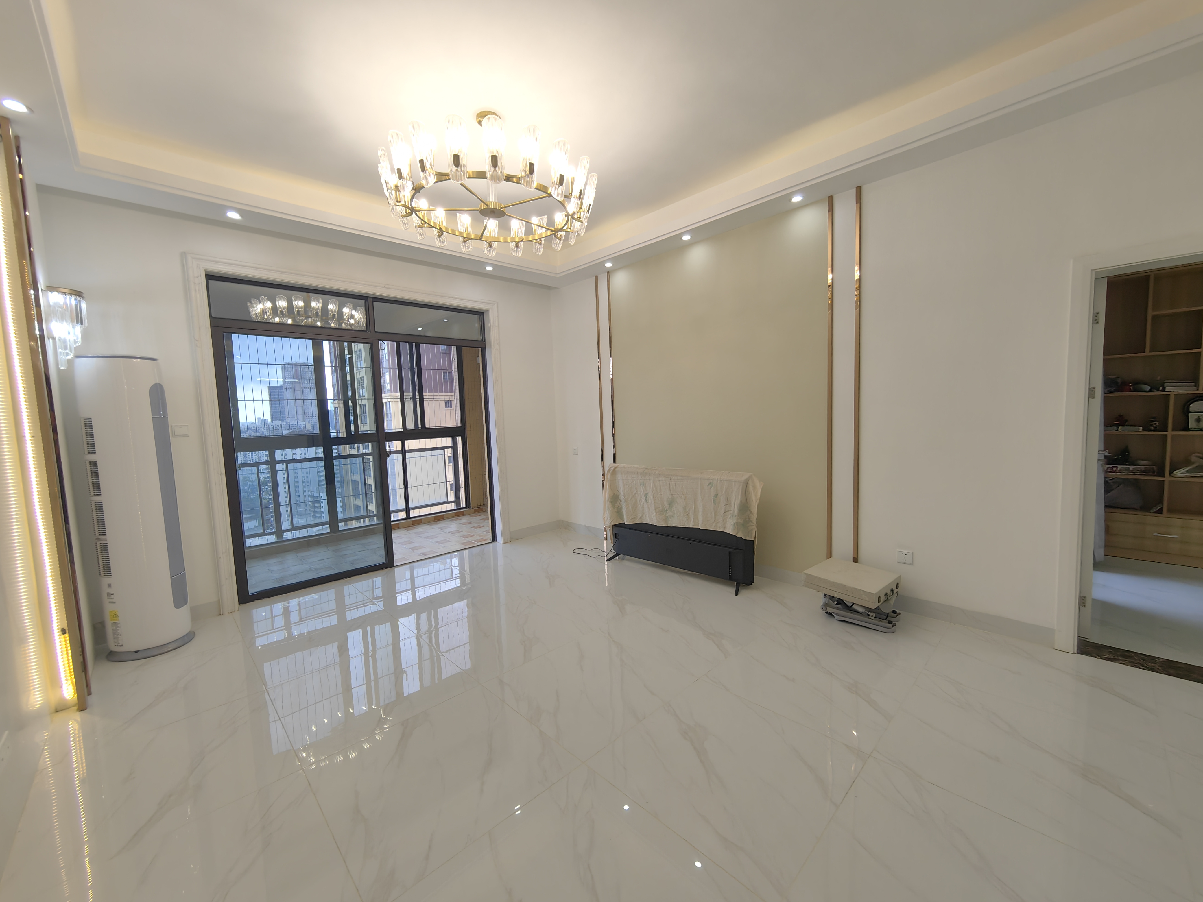 怡和湖城大境 5室2厅2卫 6000.0元/月 怡和湖城大境 5室2厅2卫 6000.0元/月室内图