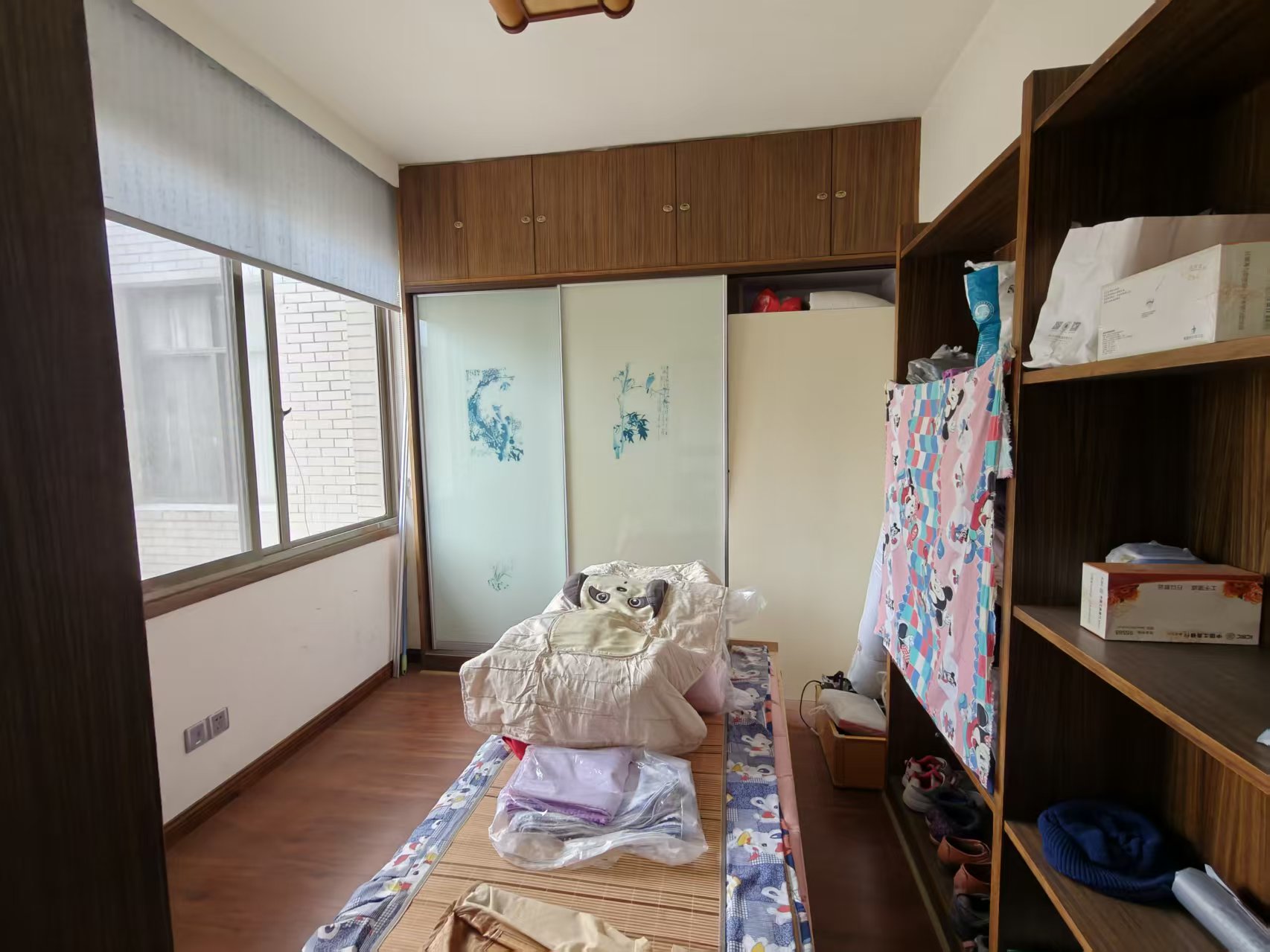 区教师新村  5室2厅2卫   86.00万客厅