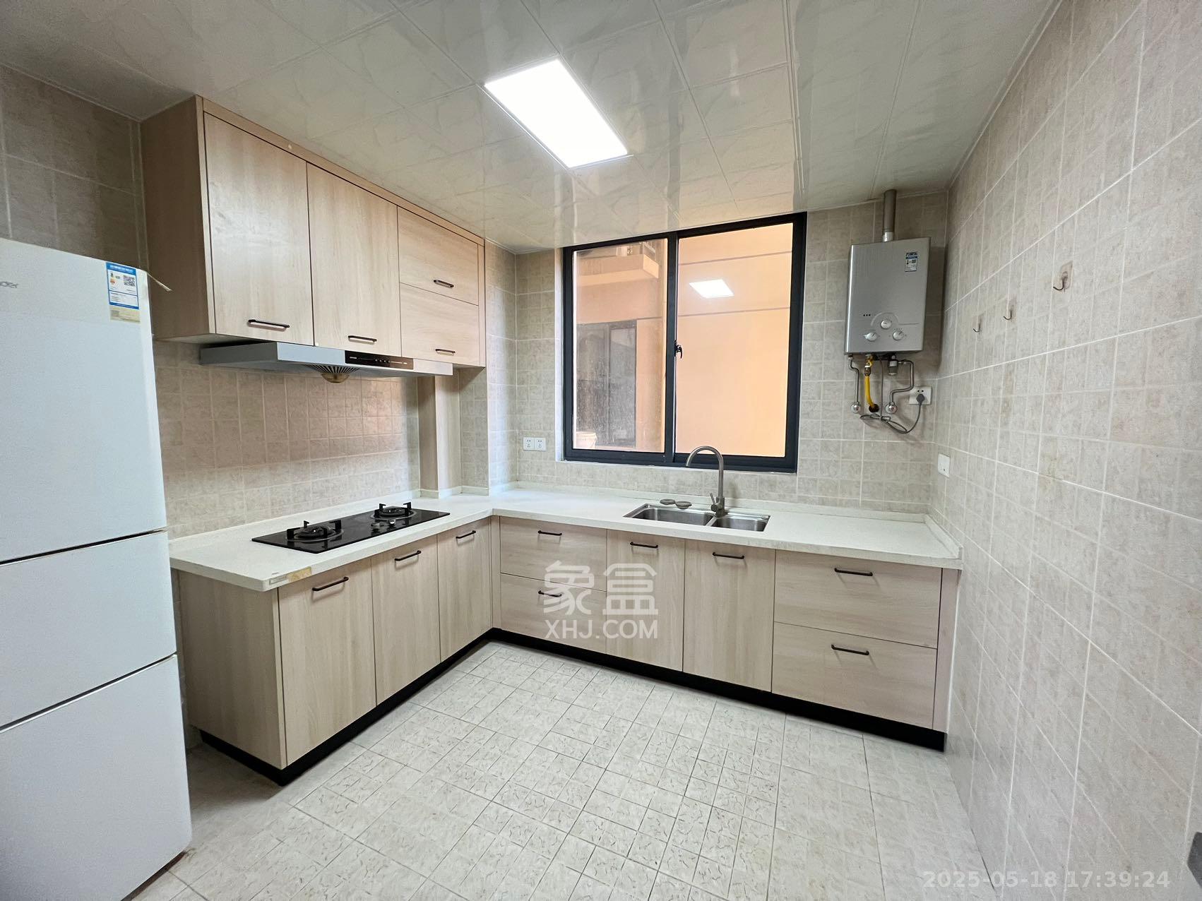 西湖鸿运佳苑  3室2厅2卫    2300.0元/月 西湖鸿运佳苑  3室2厅2卫    2300.0元/月室内图