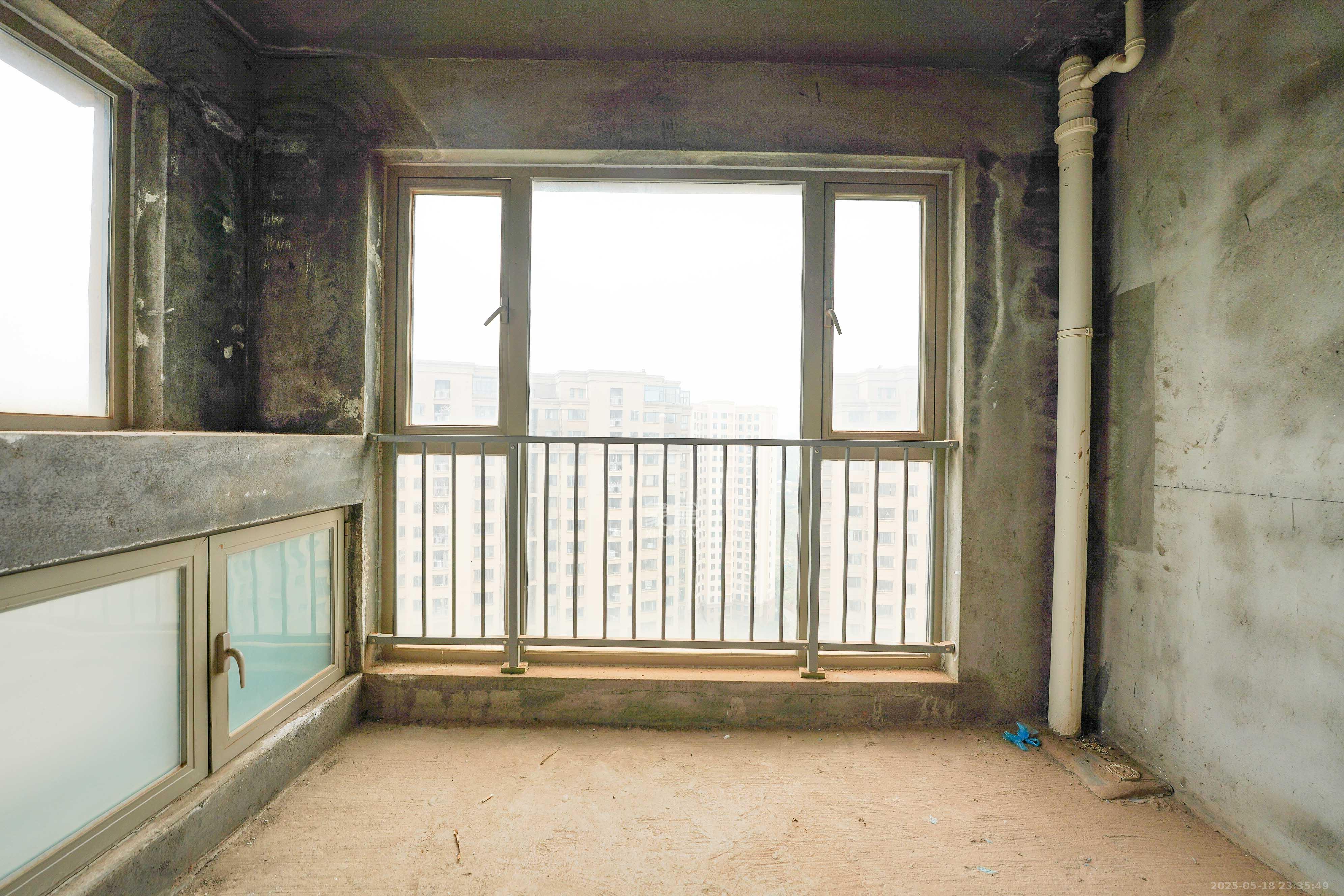 怡海星城  2室2厅1卫    37.8万阳台