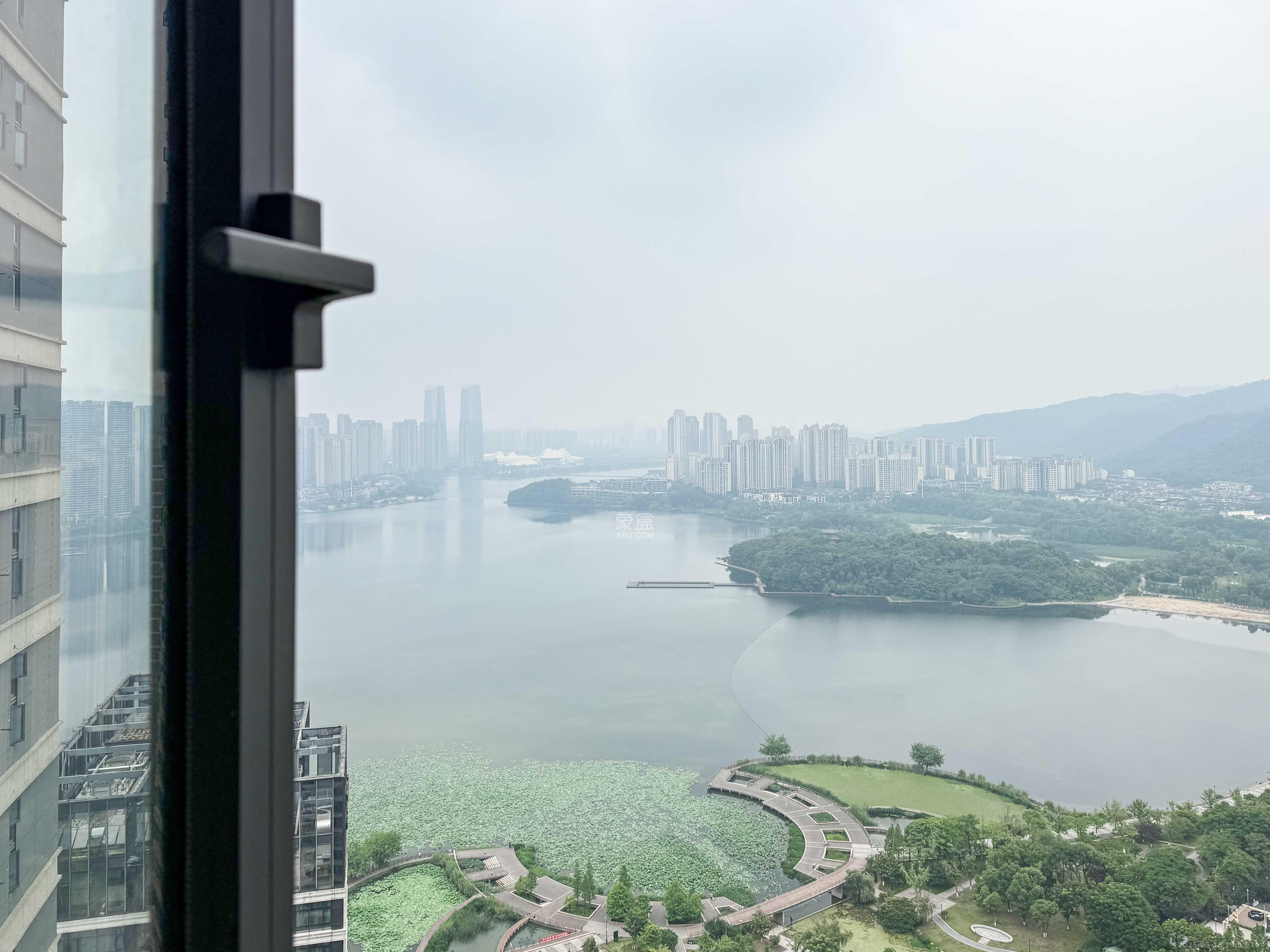 卓越浅水湾  1室1厅1卫   56.00万阳台