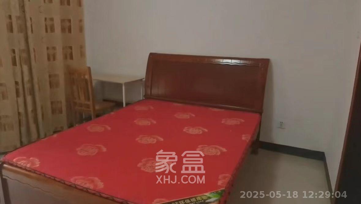 麓谷加州阳光  3室2厅2卫   2500.00元/月室内图
