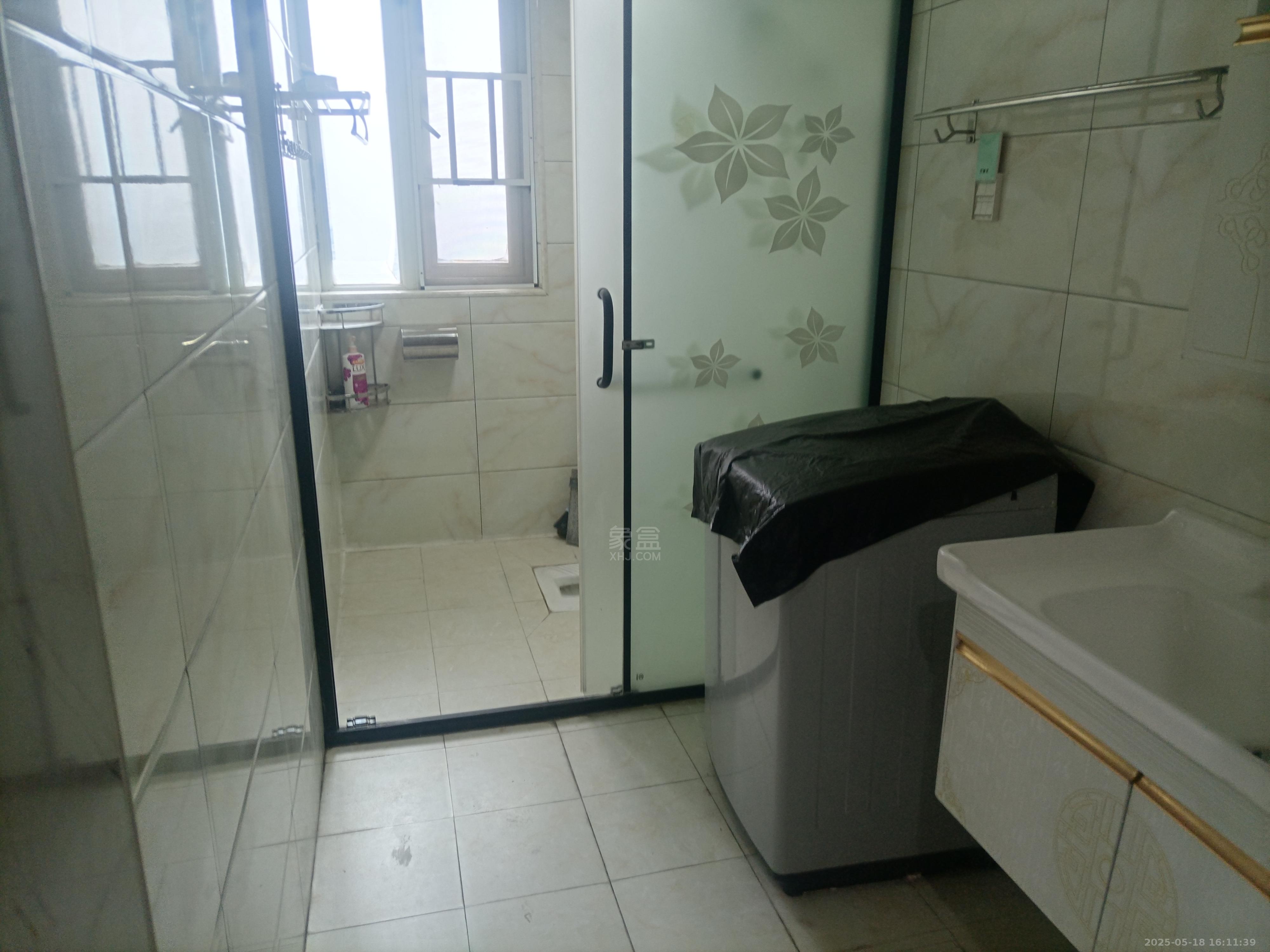 庐山一号 3室2厅2卫 2500.0元/月 庐山一号 3室2厅2卫 2500.0元/月室内图