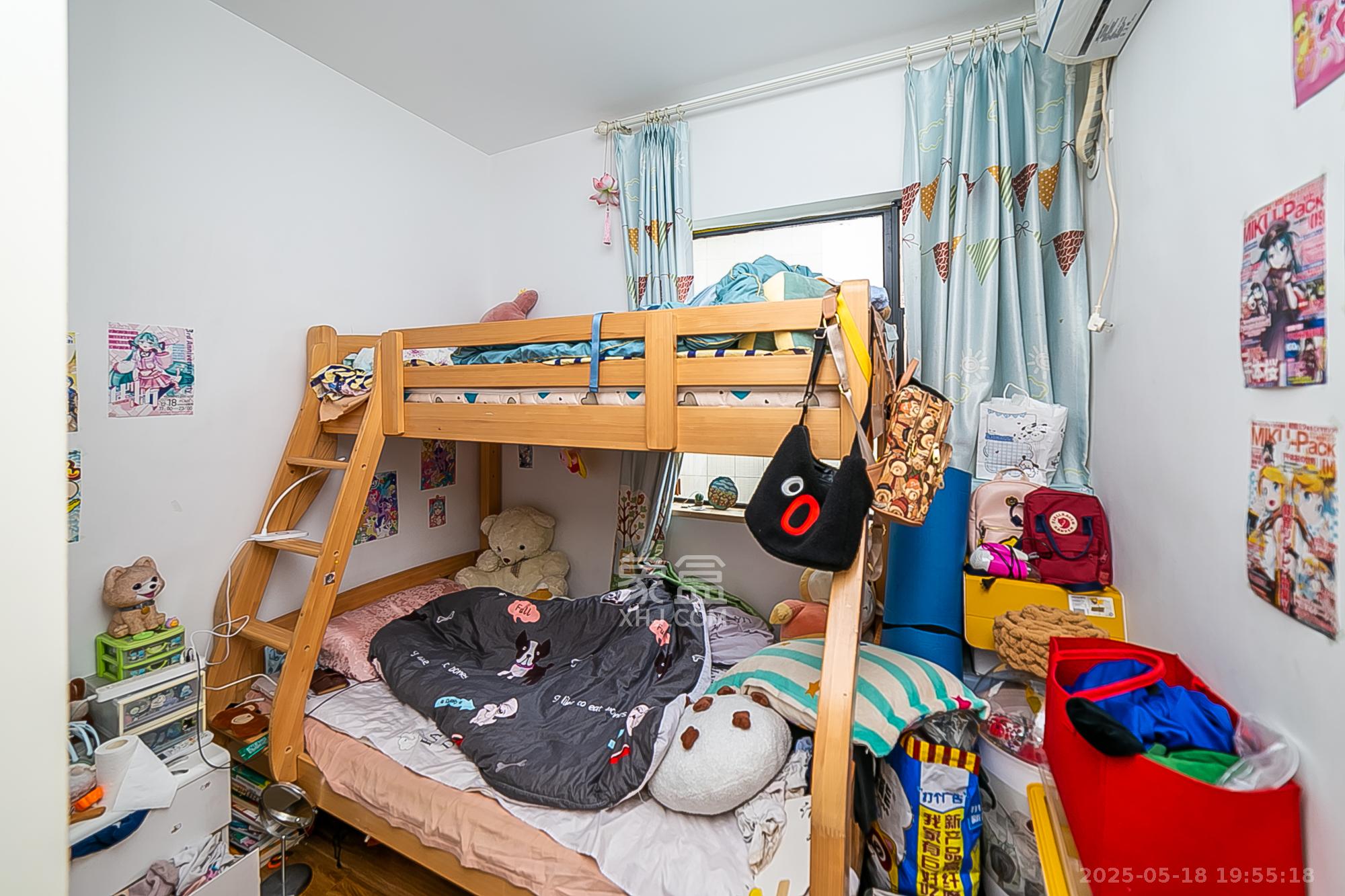 天鸿天府(天鸿中央大院) 4室2厅1卫 132.0万 天鸿天府(天鸿中央大院) 4室2厅1卫 132.0万卧室