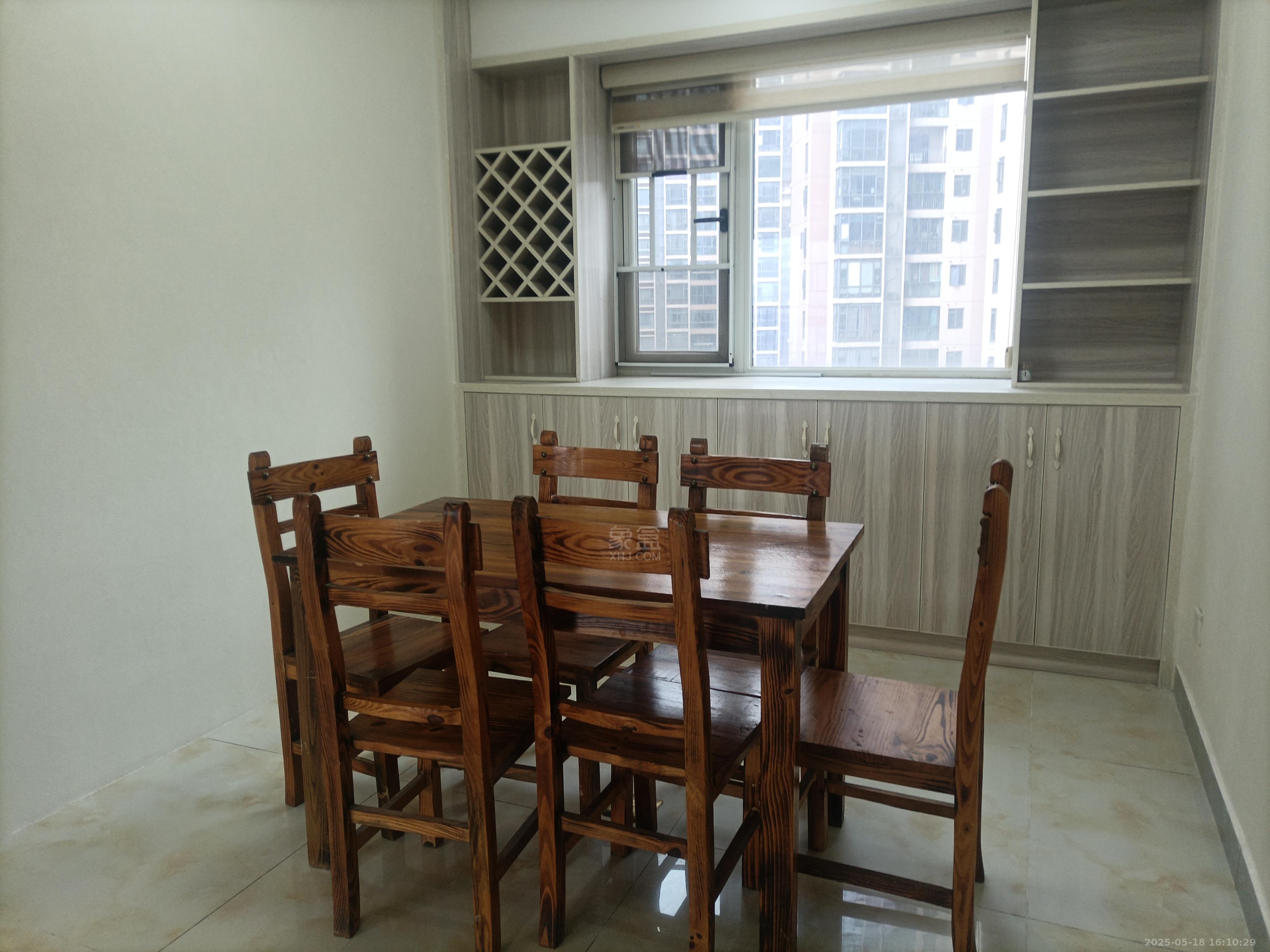 庐山一号 3室2厅2卫 2500.0元/月 庐山一号 3室2厅2卫 2500.0元/月室内图