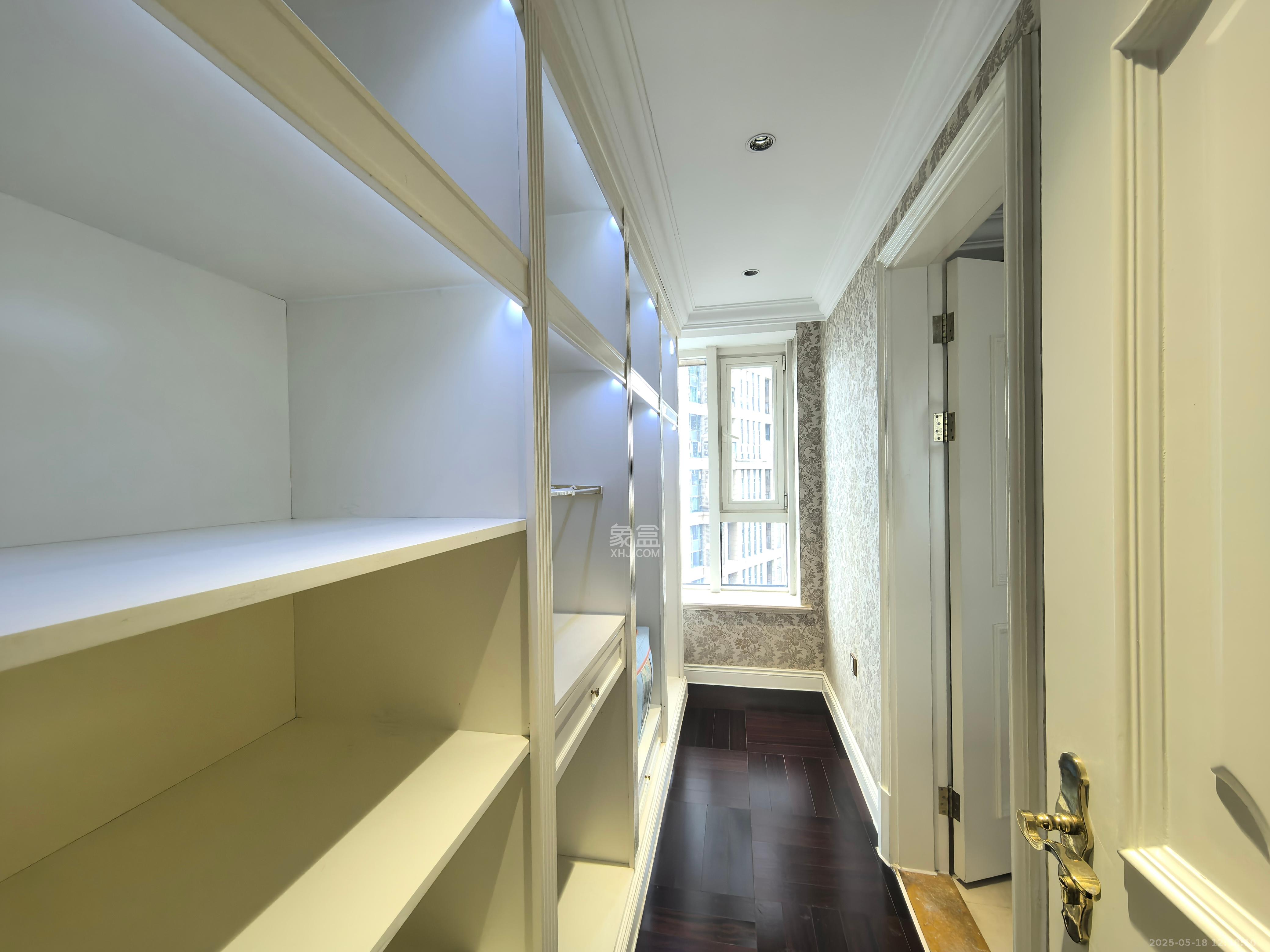 万达公馆  3室2厅4卫    8000.0元/月室内图