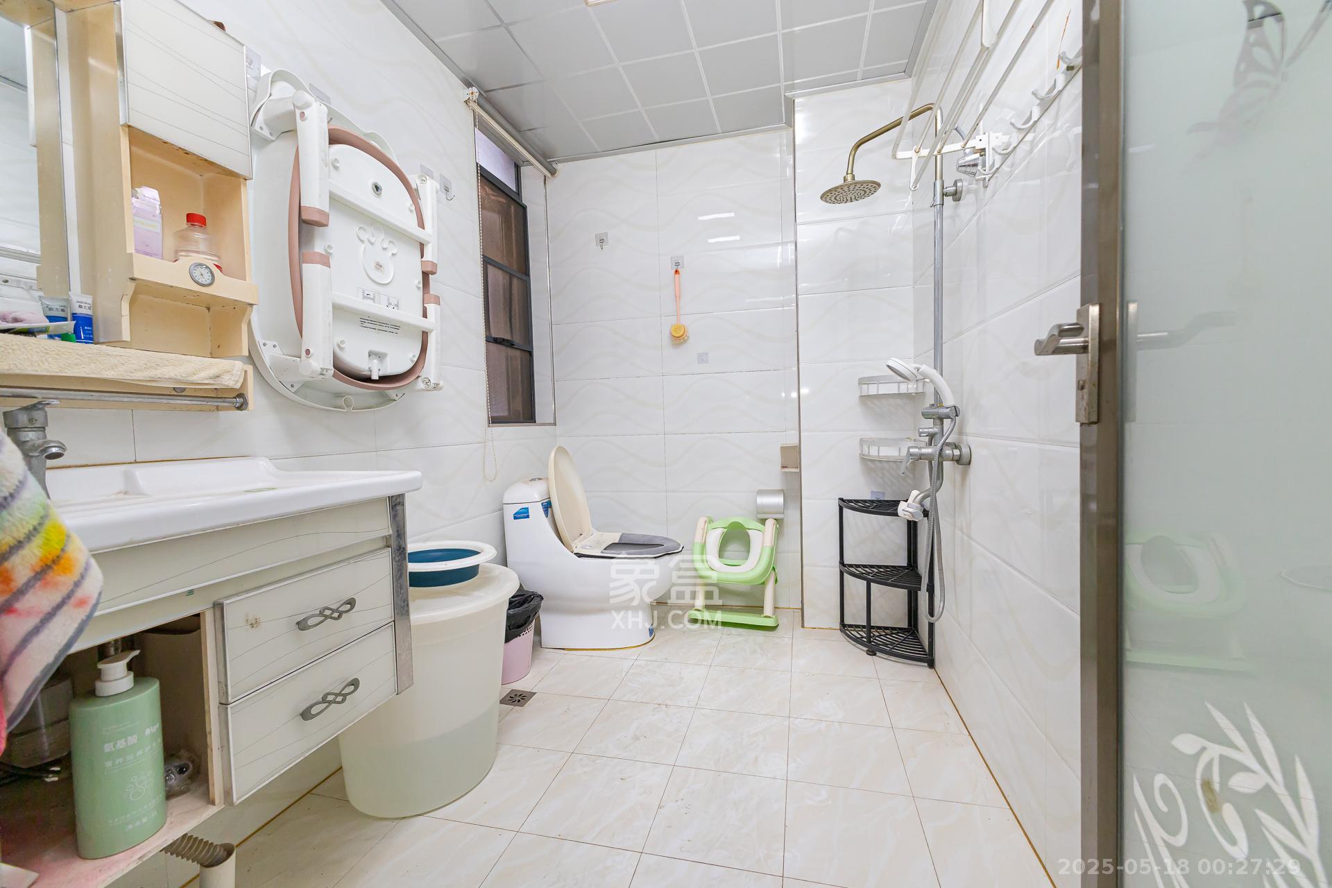 珠江东方明珠(新地东方明珠)三期 4室2厅2卫 89.8万 珠江东方明珠(新地东方明珠)三期 4室2厅2卫 89.8万卫生间