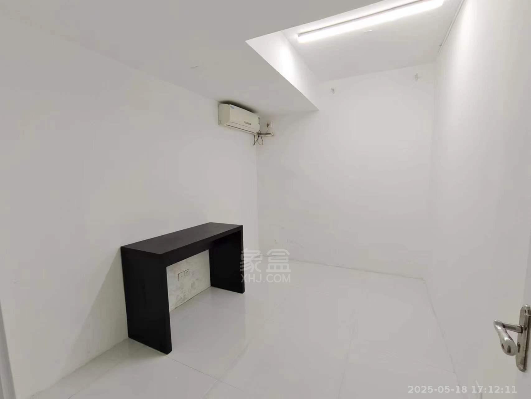 大汉希尔顿 5室0厅0卫 8000.0元/月 大汉希尔顿 5室0厅0卫 8000.0元/月室内图