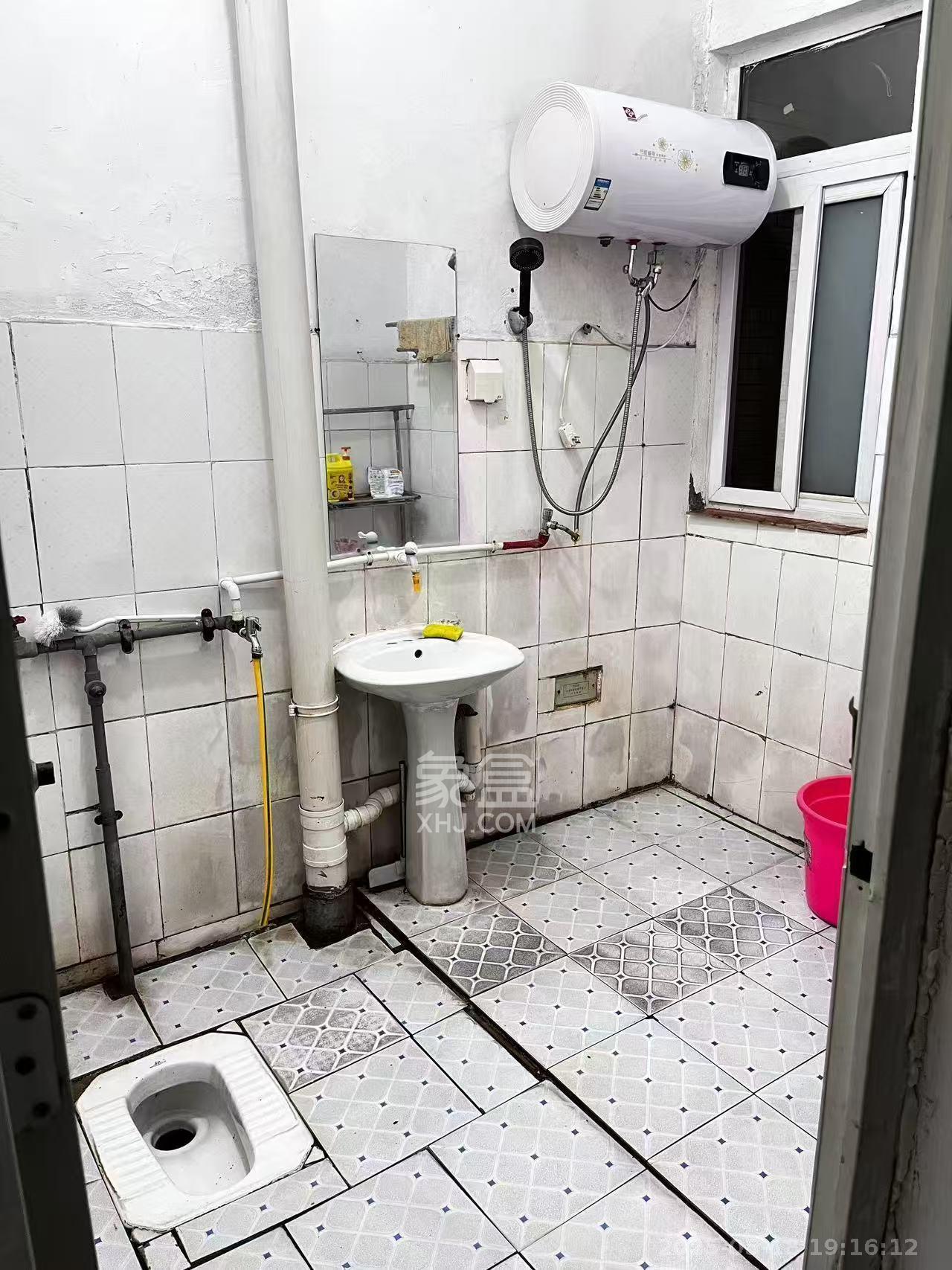 鄱阳小区  2室1厅1卫    950.0元/月 鄱阳小区  2室1厅1卫    950.0元/月室内图