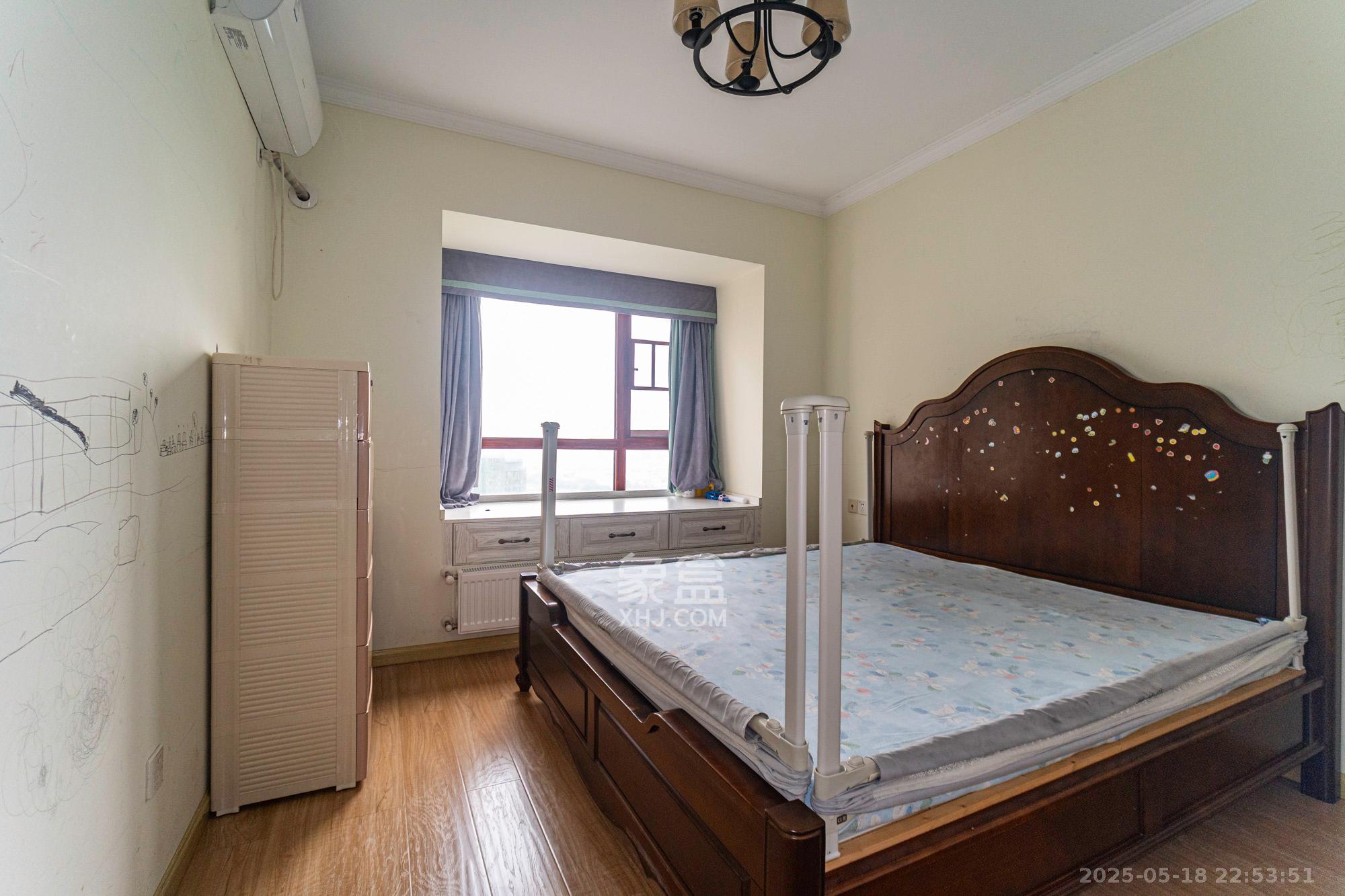 金科时代中心 3室2厅2卫 75.8万 金科时代中心 3室2厅2卫 75.8万卧室