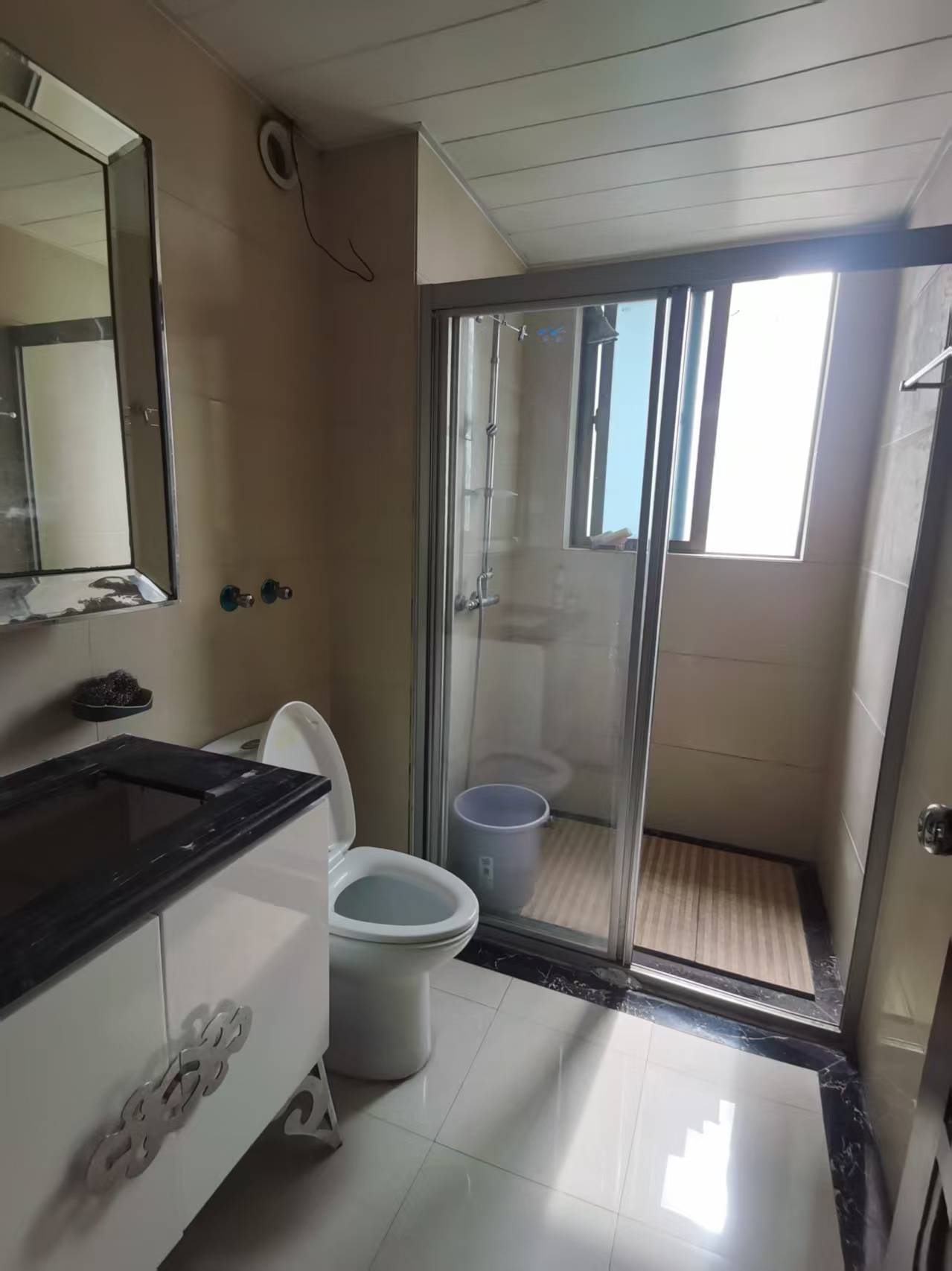 碧桂园 4室2厅4卫 2000.0元/月 碧桂园 4室2厅4卫 2000.0元/月室内图