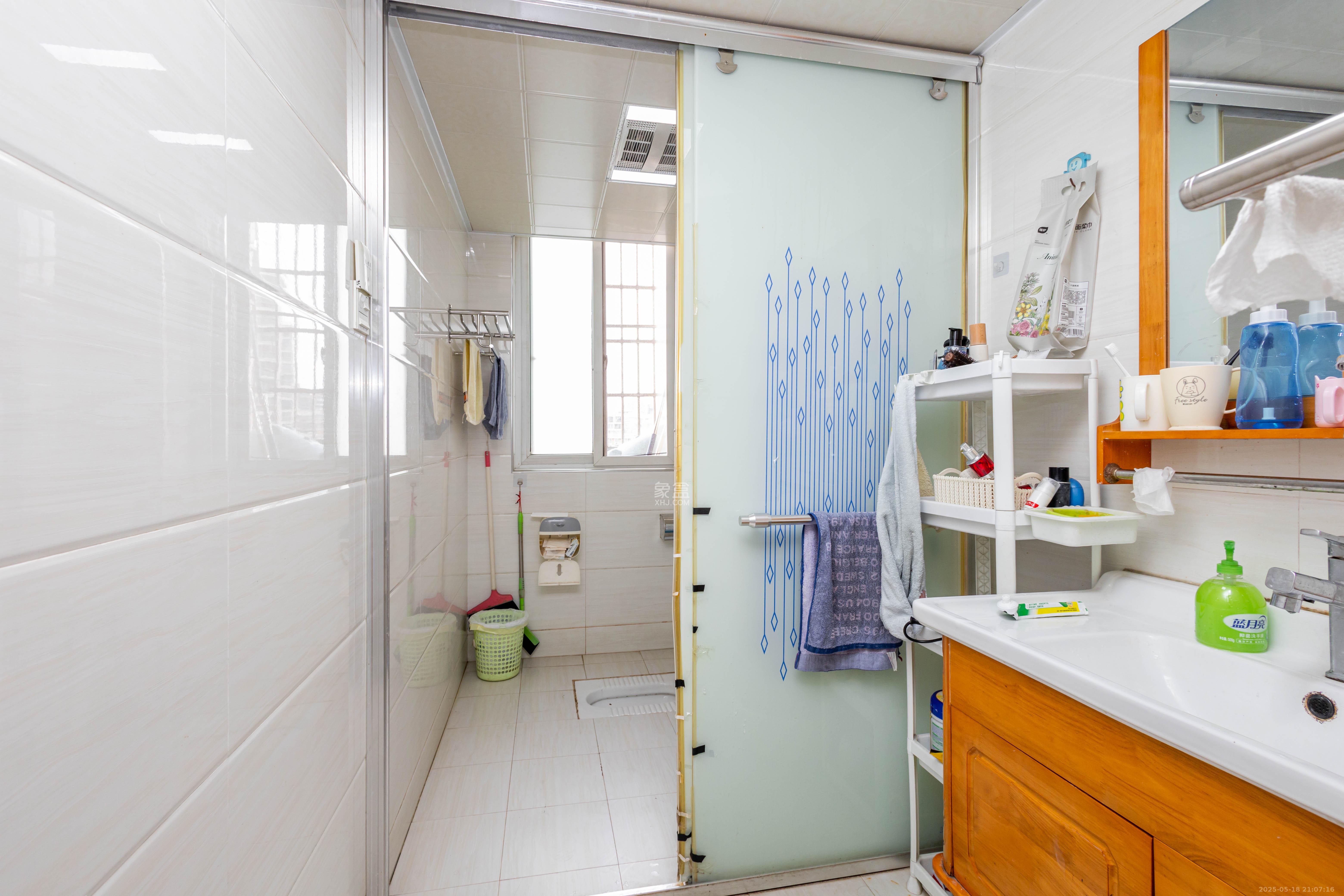 星城国际 3室2厅1卫 60.0万 星城国际 3室2厅1卫 60.0万卫生间