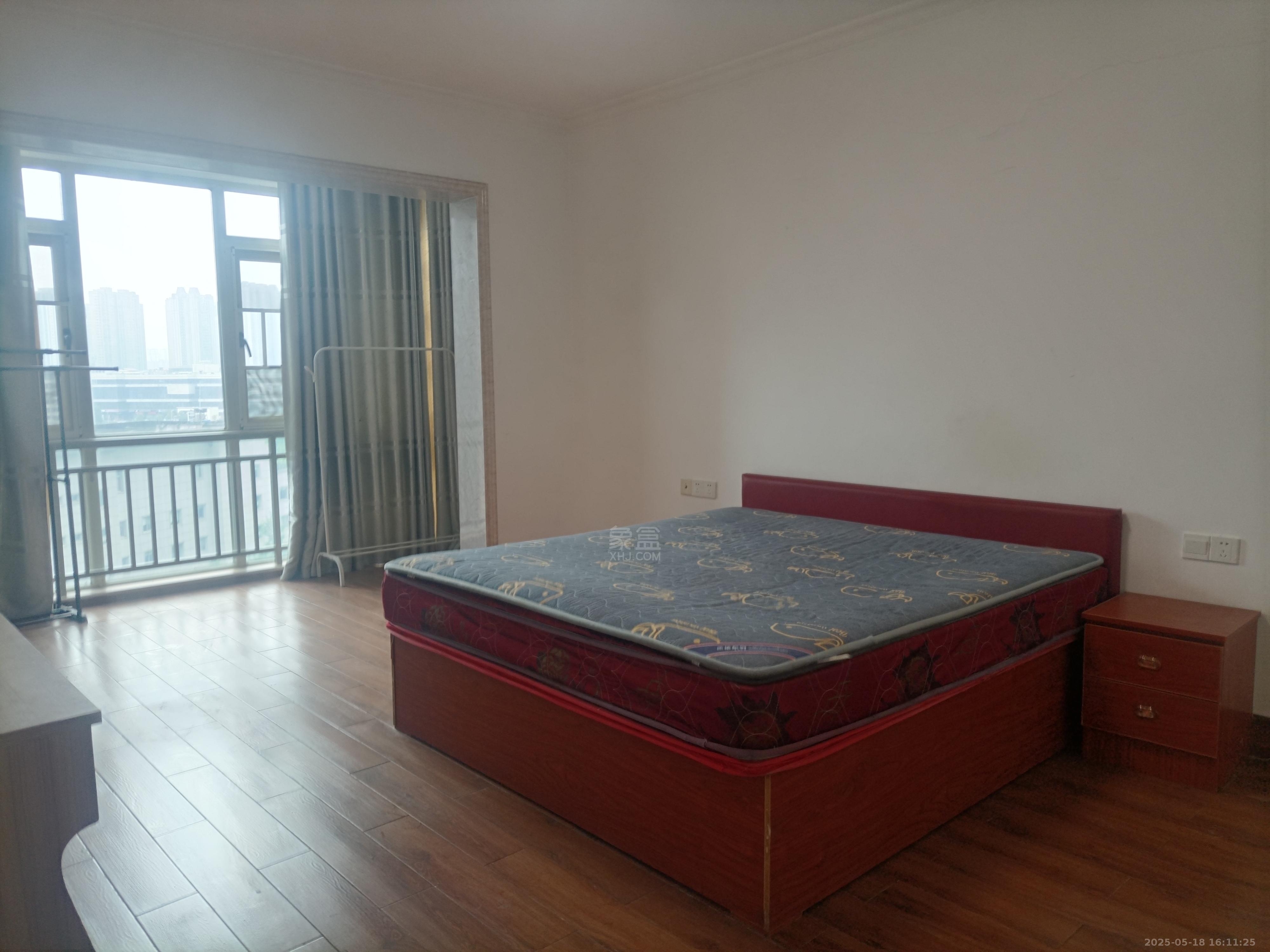 庐山一号 3室2厅2卫 2500.0元/月 庐山一号 3室2厅2卫 2500.0元/月室内图