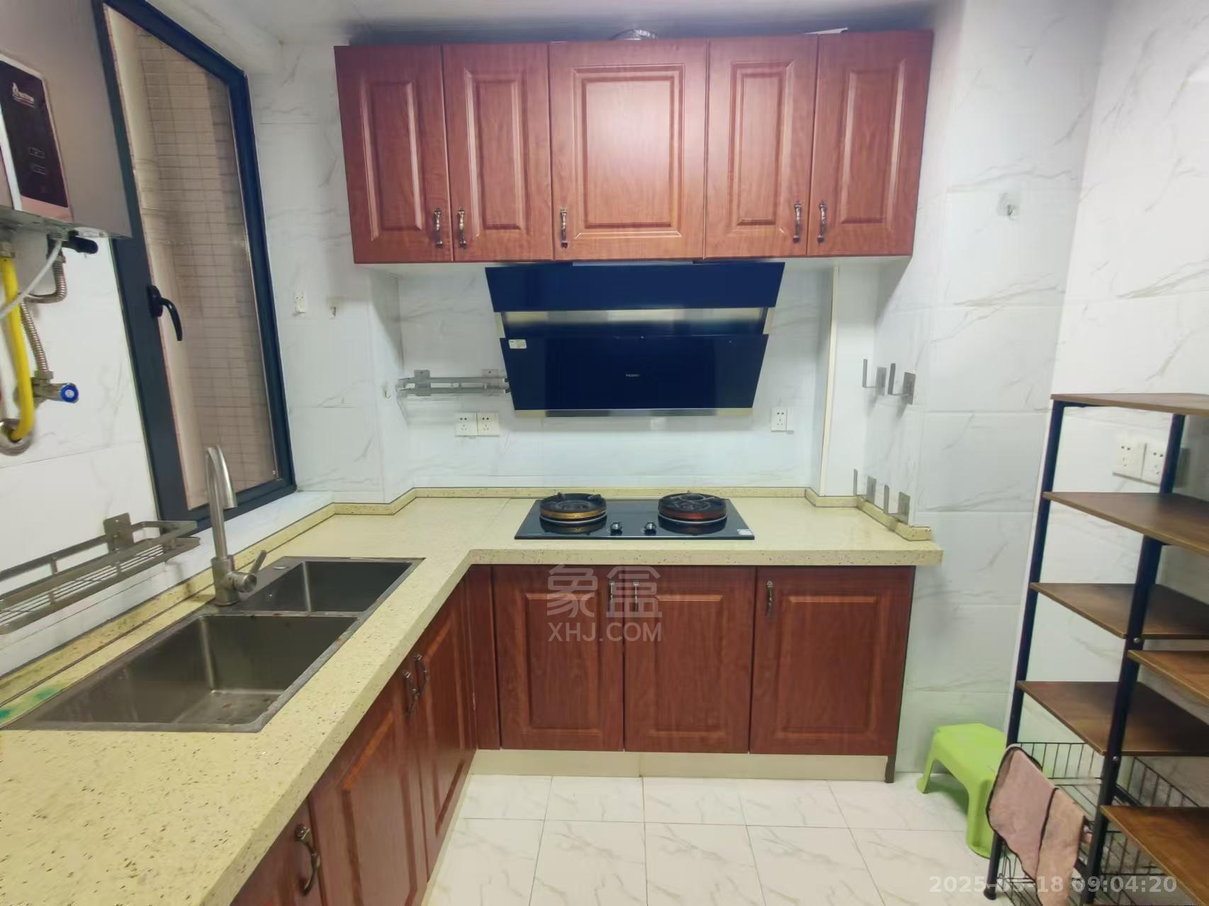 春藤小镇 3室2厅1卫 2200.0元/月 春藤小镇 3室2厅1卫 2200.0元/月室内图