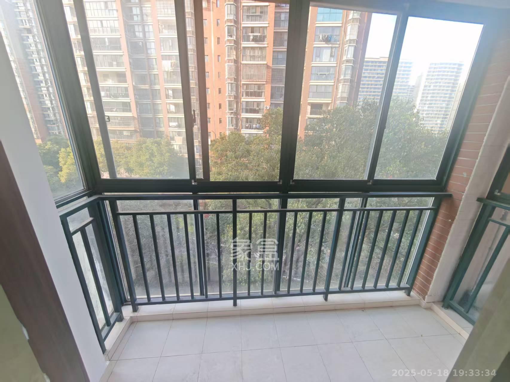 天城湖光山色  4室2厅2卫    3400.0元/月 天城湖光山色  4室2厅2卫    3400.0元/月室内图