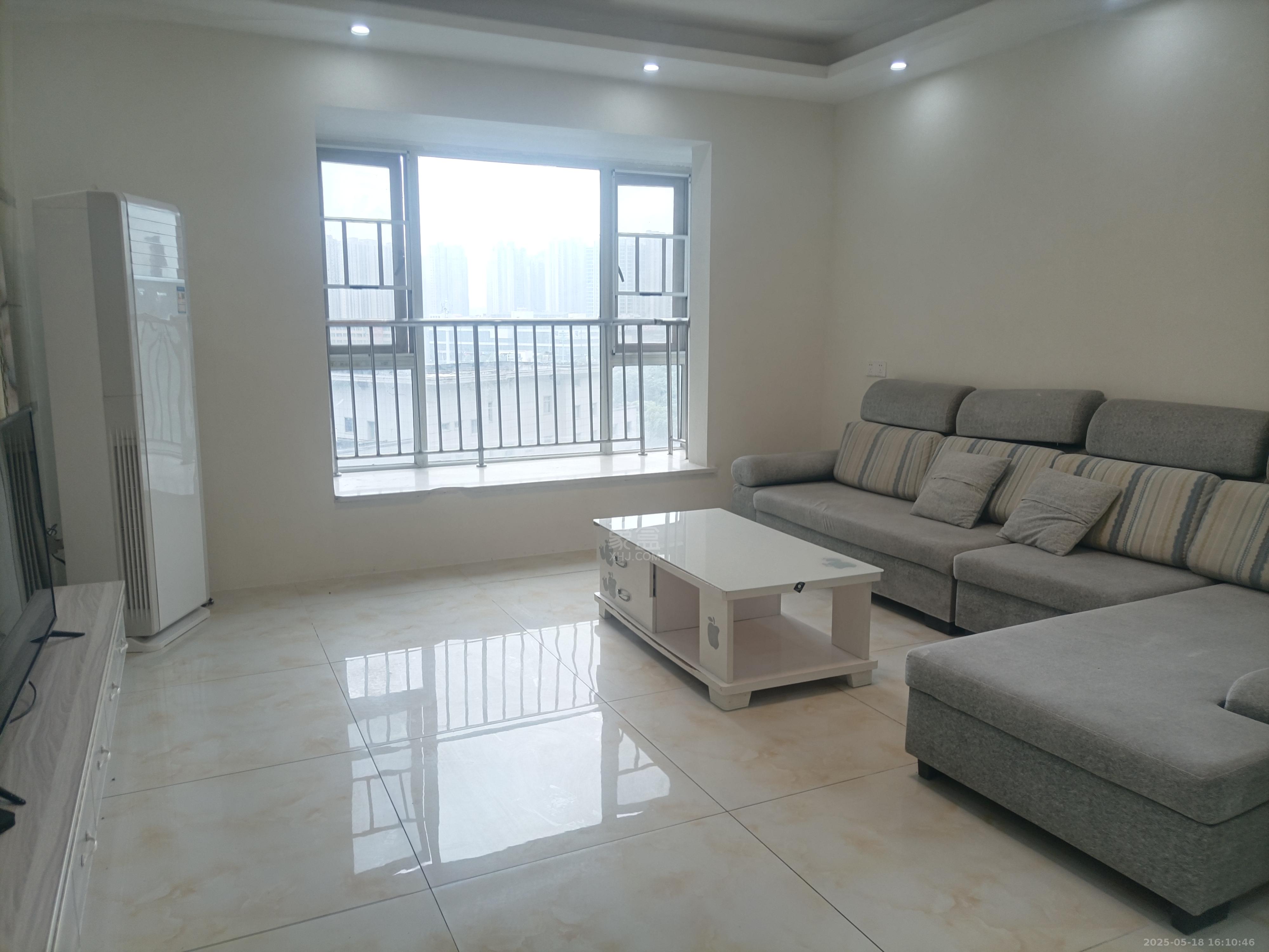 庐山一号 3室2厅2卫 2500.0元/月 庐山一号 3室2厅2卫 2500.0元/月室内图