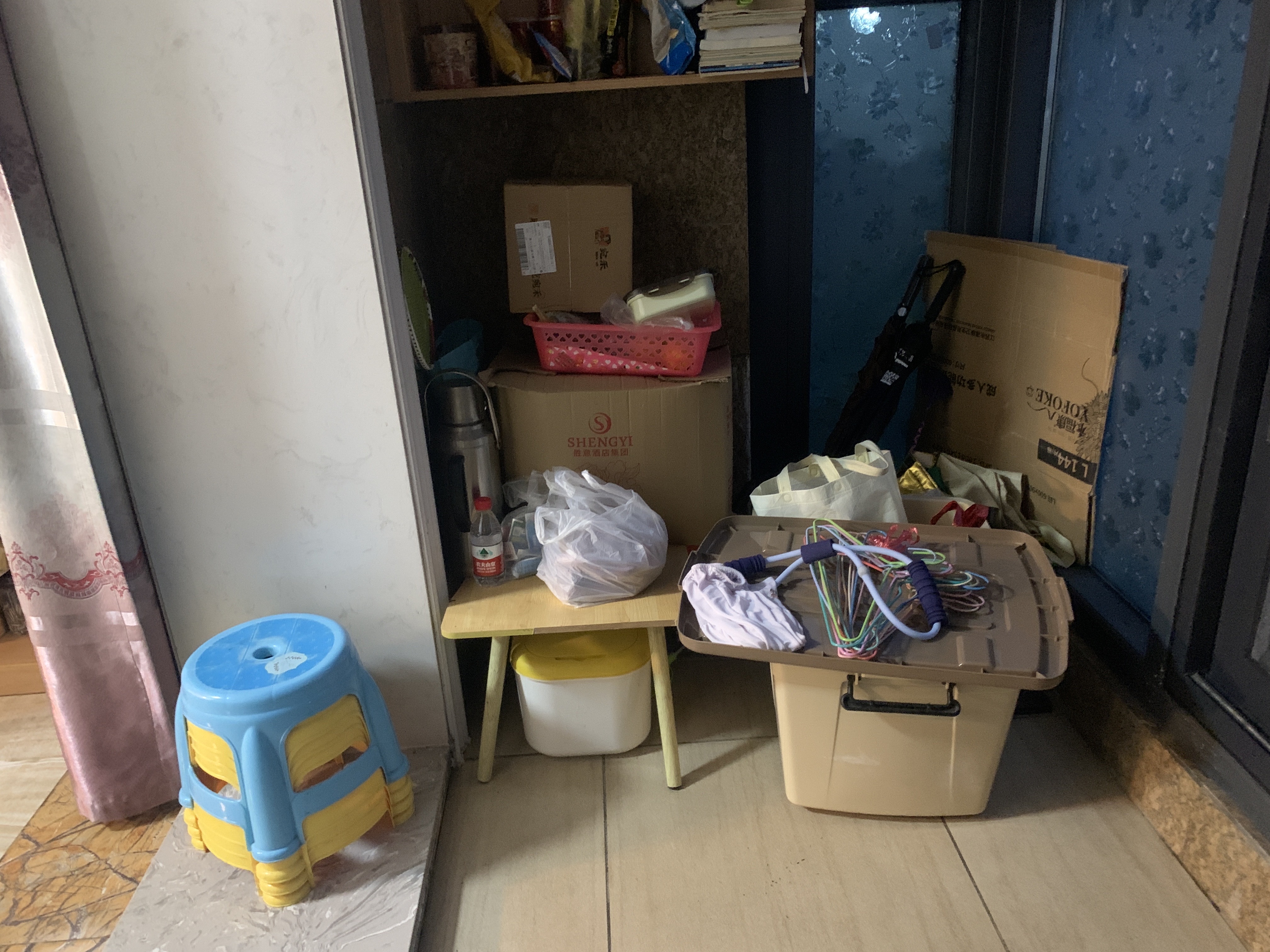 碧桂园一、二期(中央首府) 1室1厅1卫 98.0万 碧桂园一、二期(中央首府) 1室1厅1卫 98.0万客厅