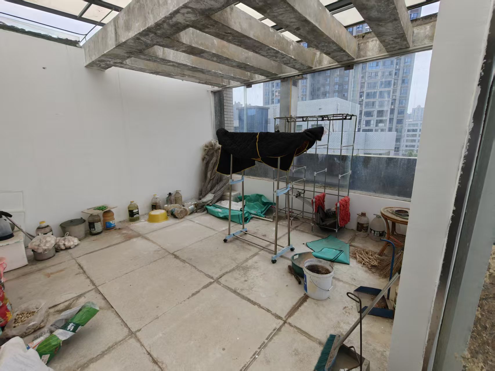 区教师新村 5室2厅2卫 86.0万 区教师新村 5室2厅2卫 86.0万客厅